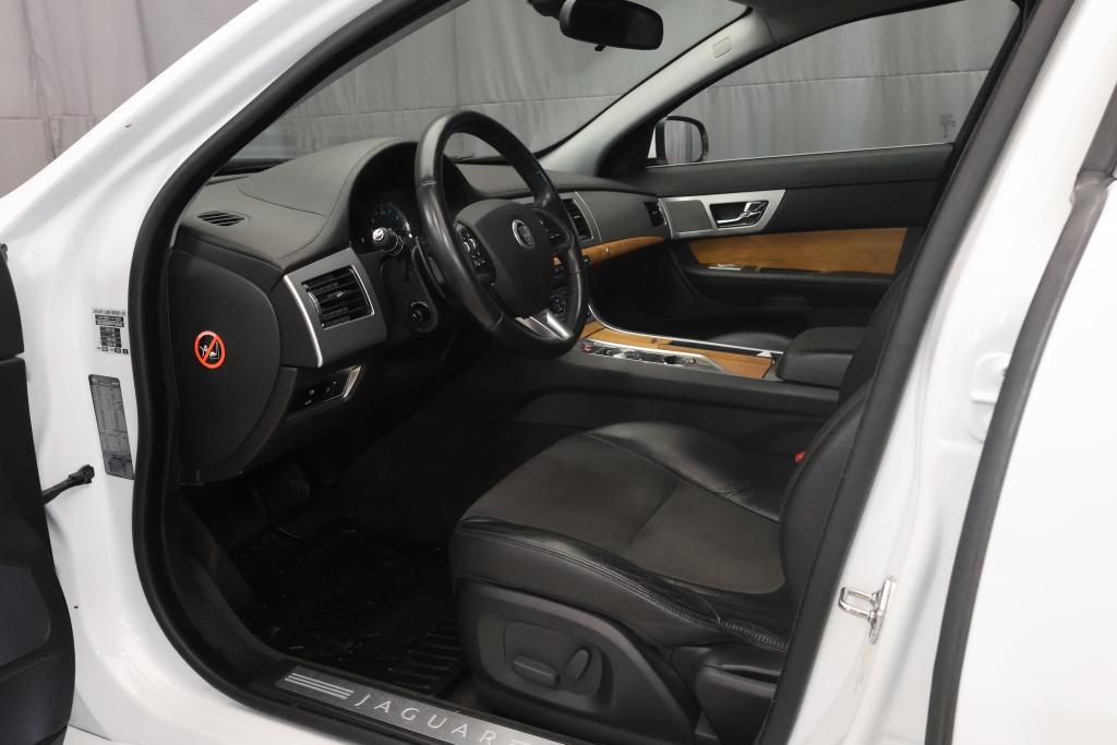 Jaguar XF 2,0 i4 Ti 240 2013, kuva 7/26