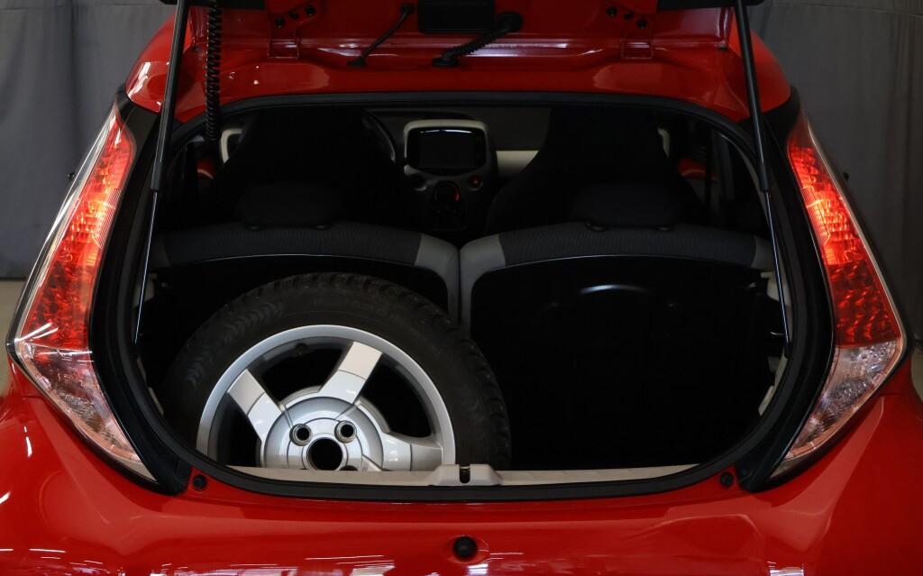 Toyota Aygo 1,0 VVT-i x-play 5ov 2017, kuva 6/23