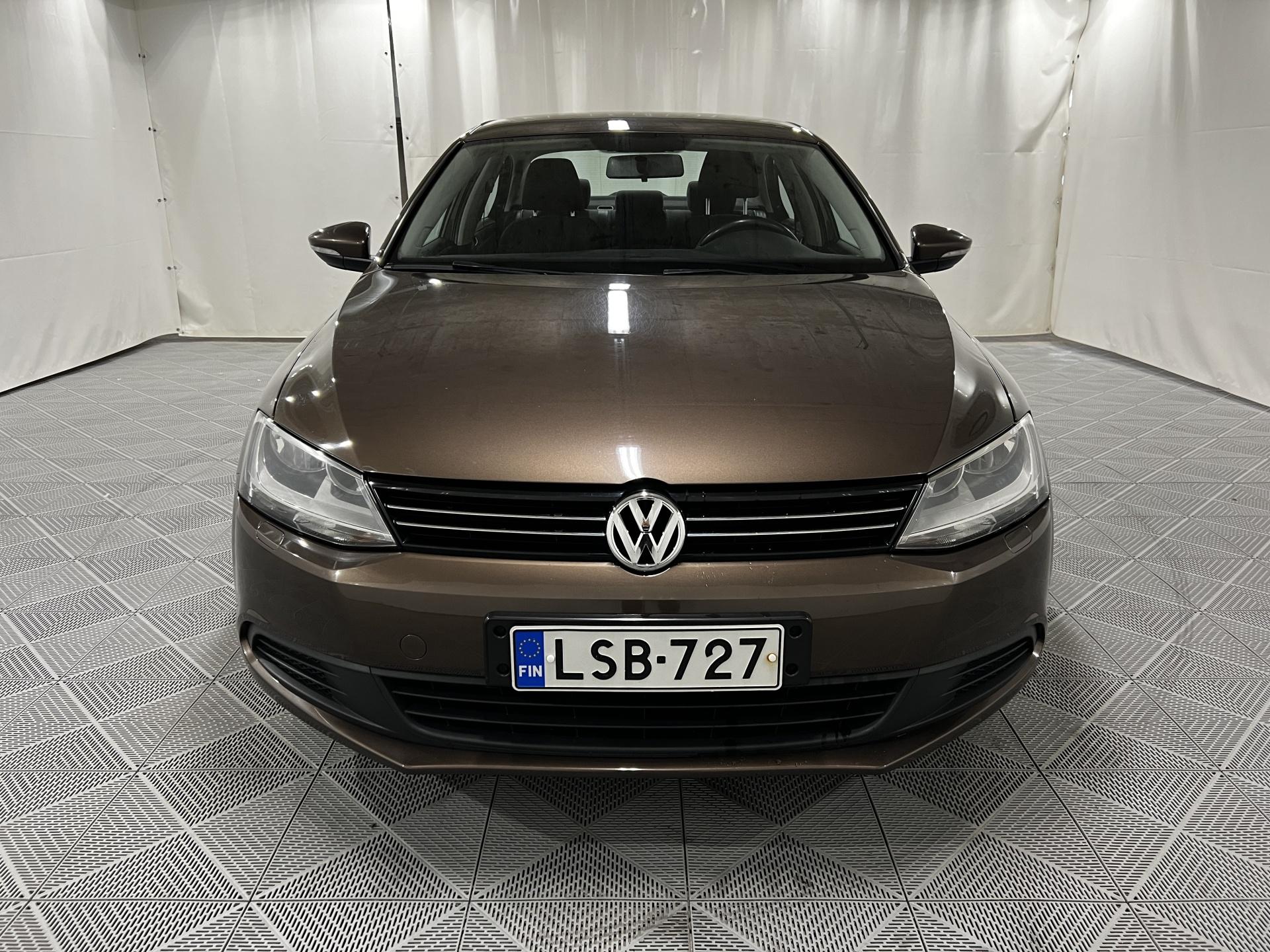 Volkswagen Jetta 2013, kuva 6/17