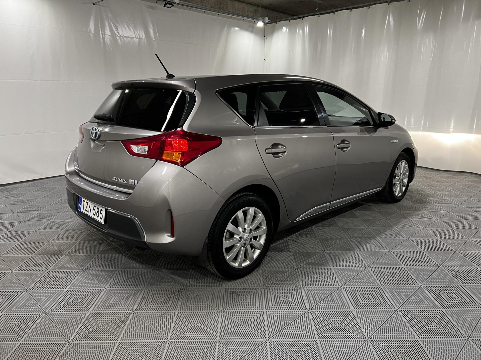 Toyota Auris 1.8 Hybrid Active A. 2015, kuva 2/19