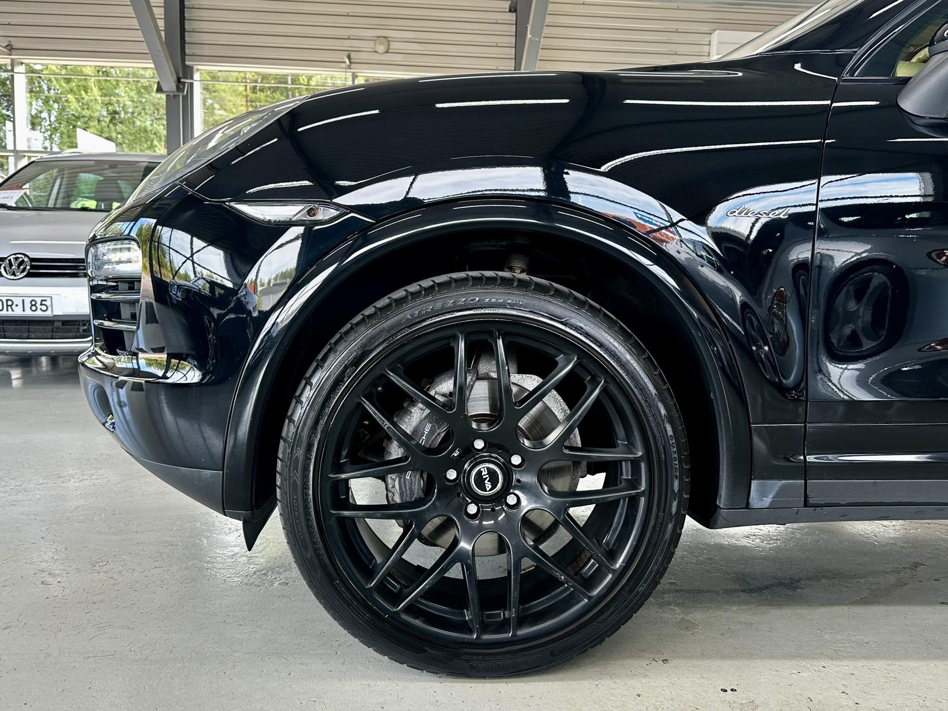 Porsche Cayenne 2012, kuva 3/26