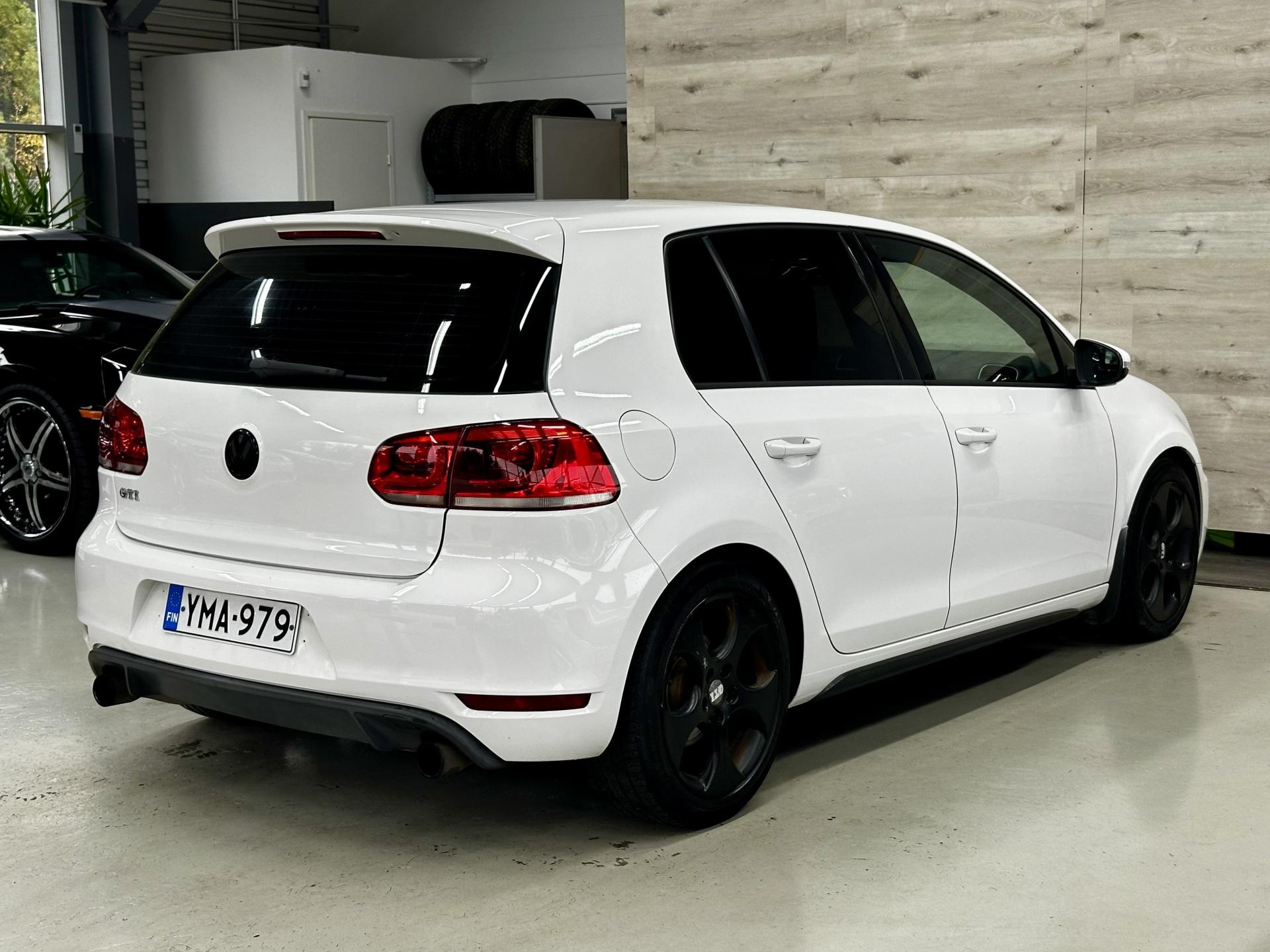 Volkswagen Golf GTI 2,0 155kW manuaali 2011, photo 6/24