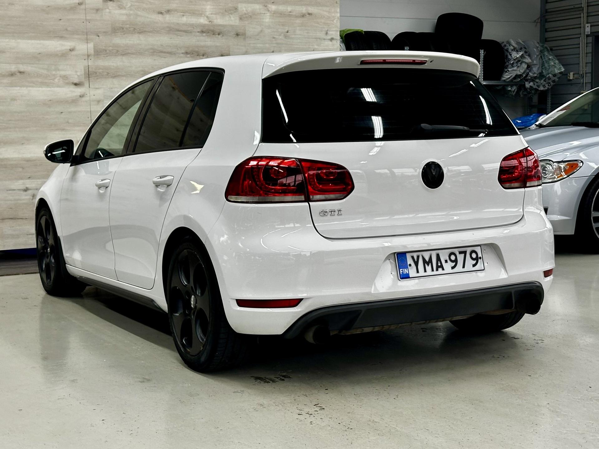 Volkswagen Golf GTI 2,0 155kW manuaali 2011, photo 3/24