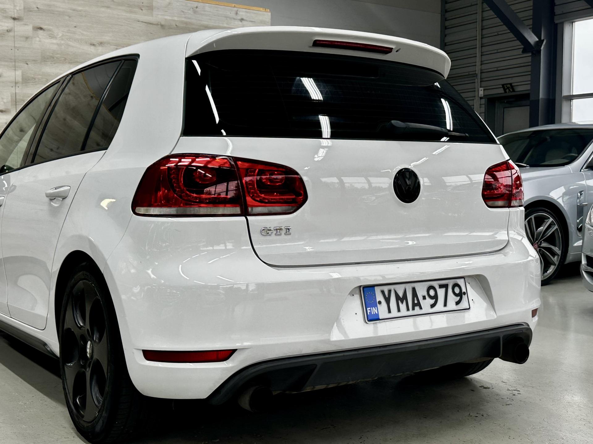 Volkswagen Golf GTI 2,0 155kW manuaali 2011, photo 4/24