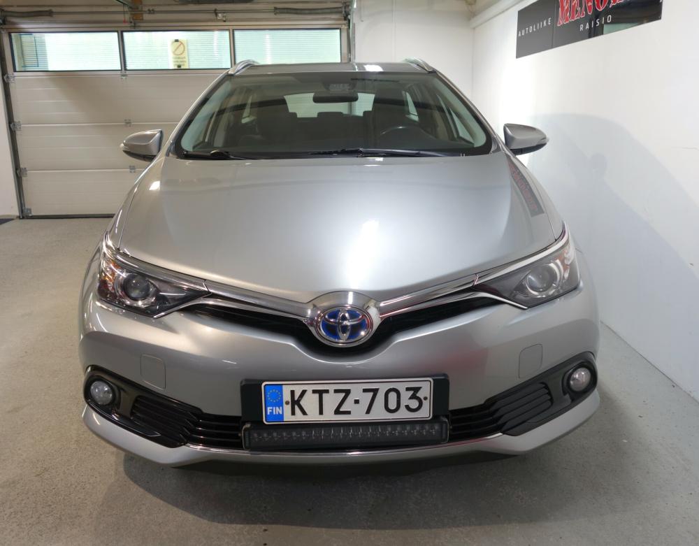 Vaihtoauto Toyota Auris