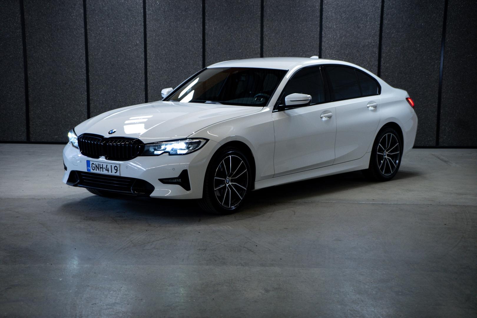 G20 Sedan 320i A xDrive Business // Virtuaalimittaristo // Ratinlämmitin // Lohko sisähaaralla // Navi //