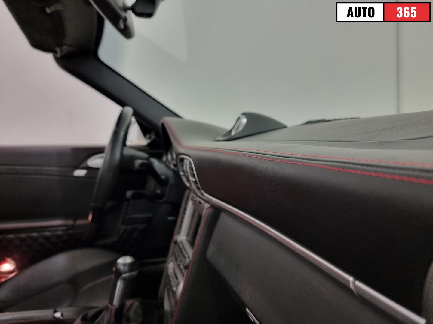 Porsche 911 - Image 17