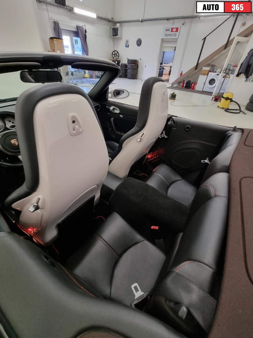 Porsche 911 - Image 18