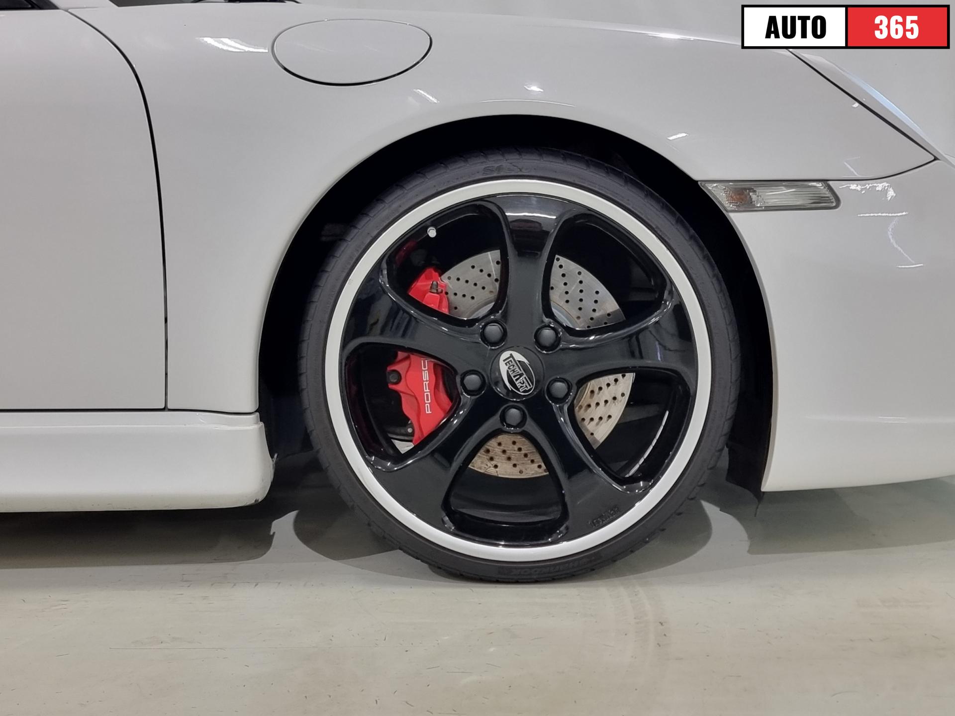 Porsche 911 - Image 8