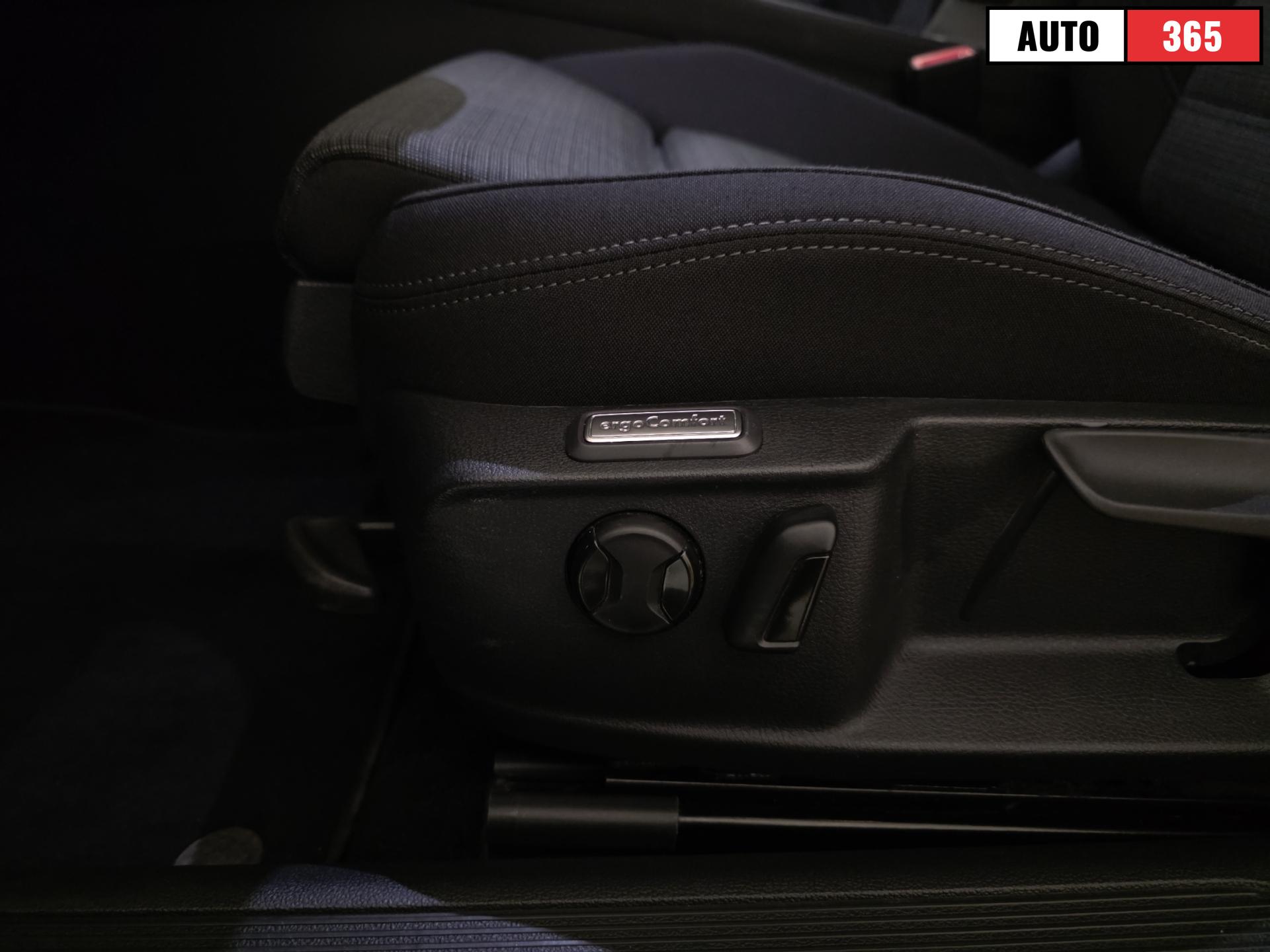 Volkswagen Passat - Image 26