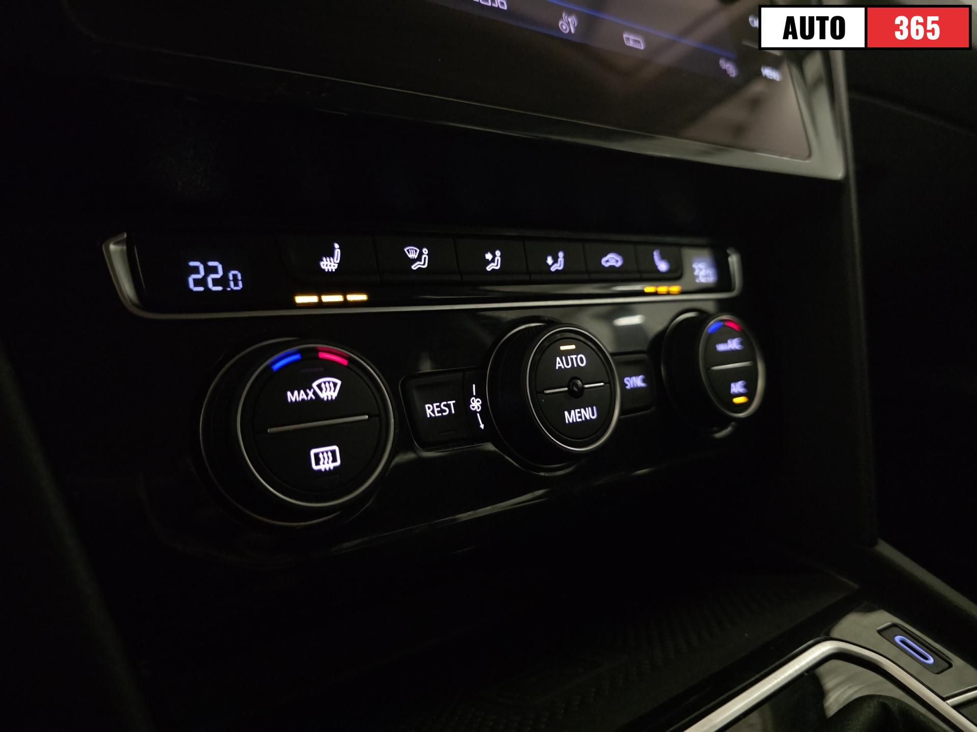 Volkswagen Passat - Image 23