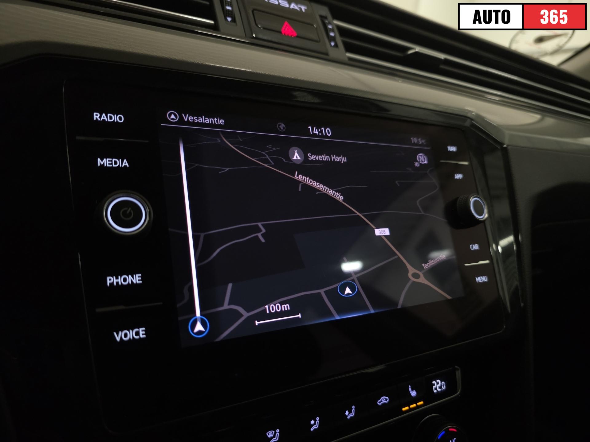 Volkswagen Passat - Image 20