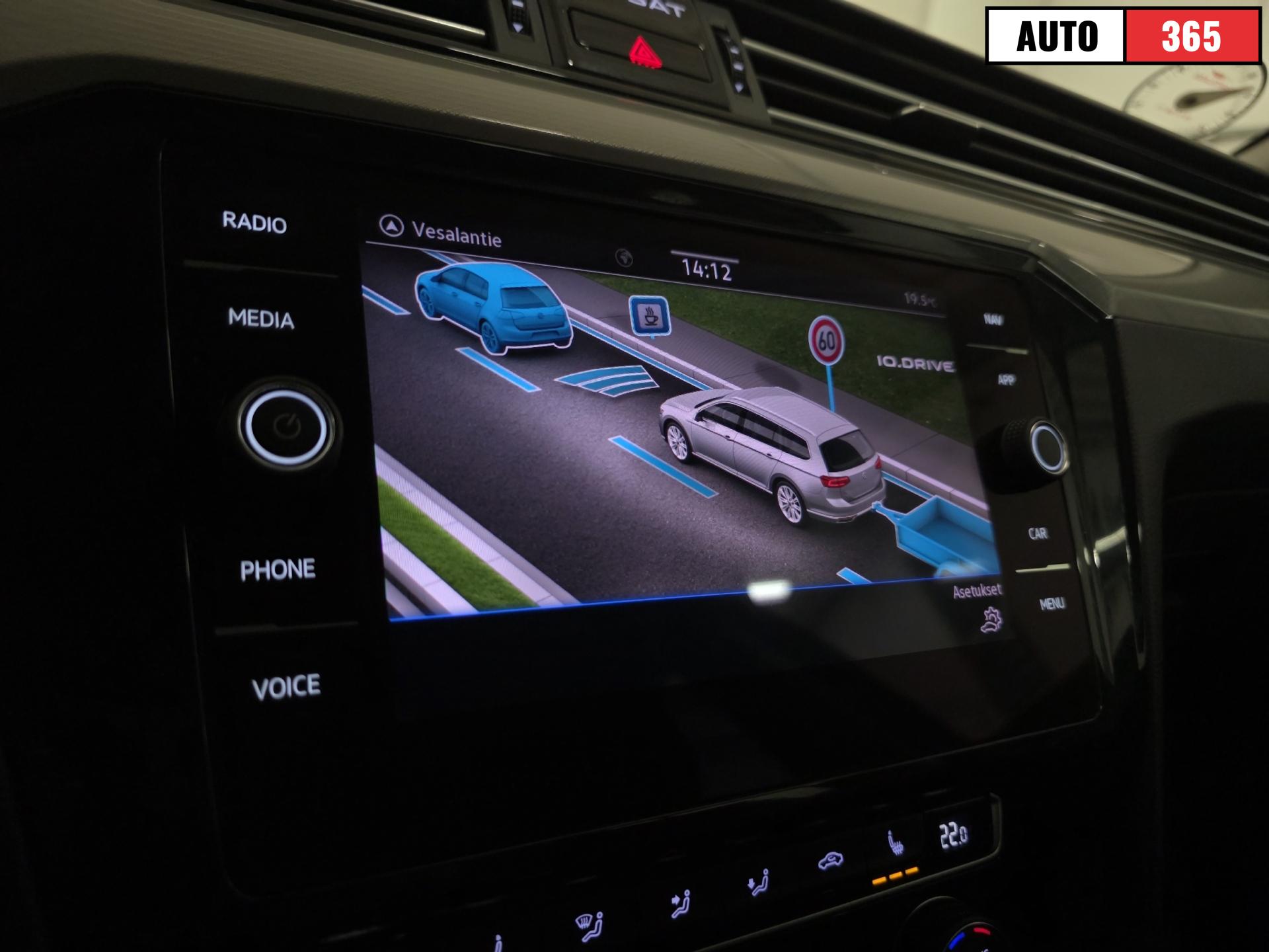 Volkswagen Passat - Image 21