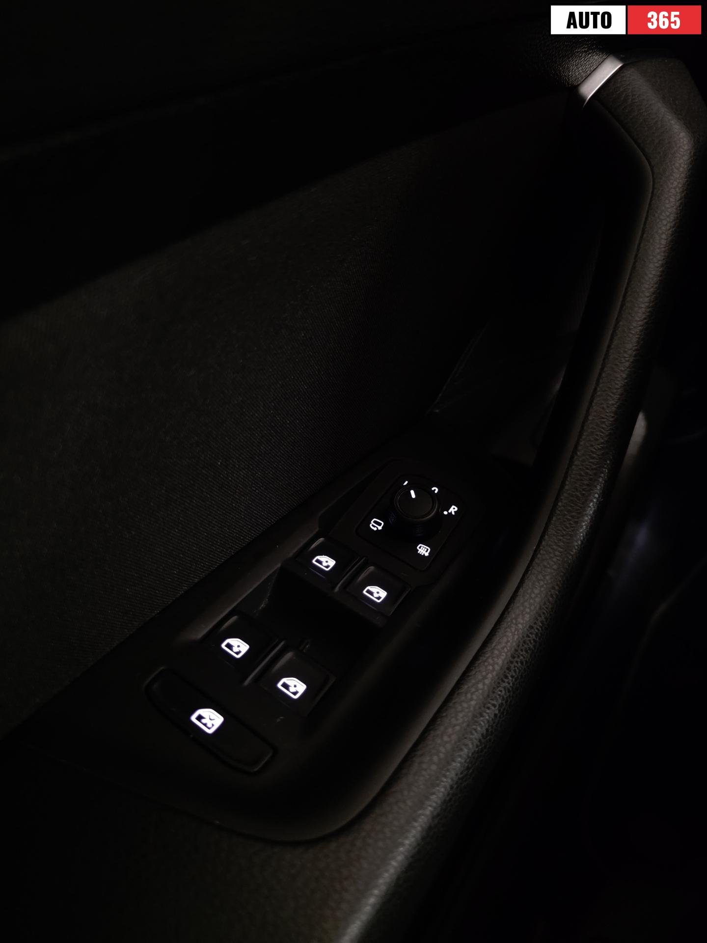 Volkswagen Passat - Image 16