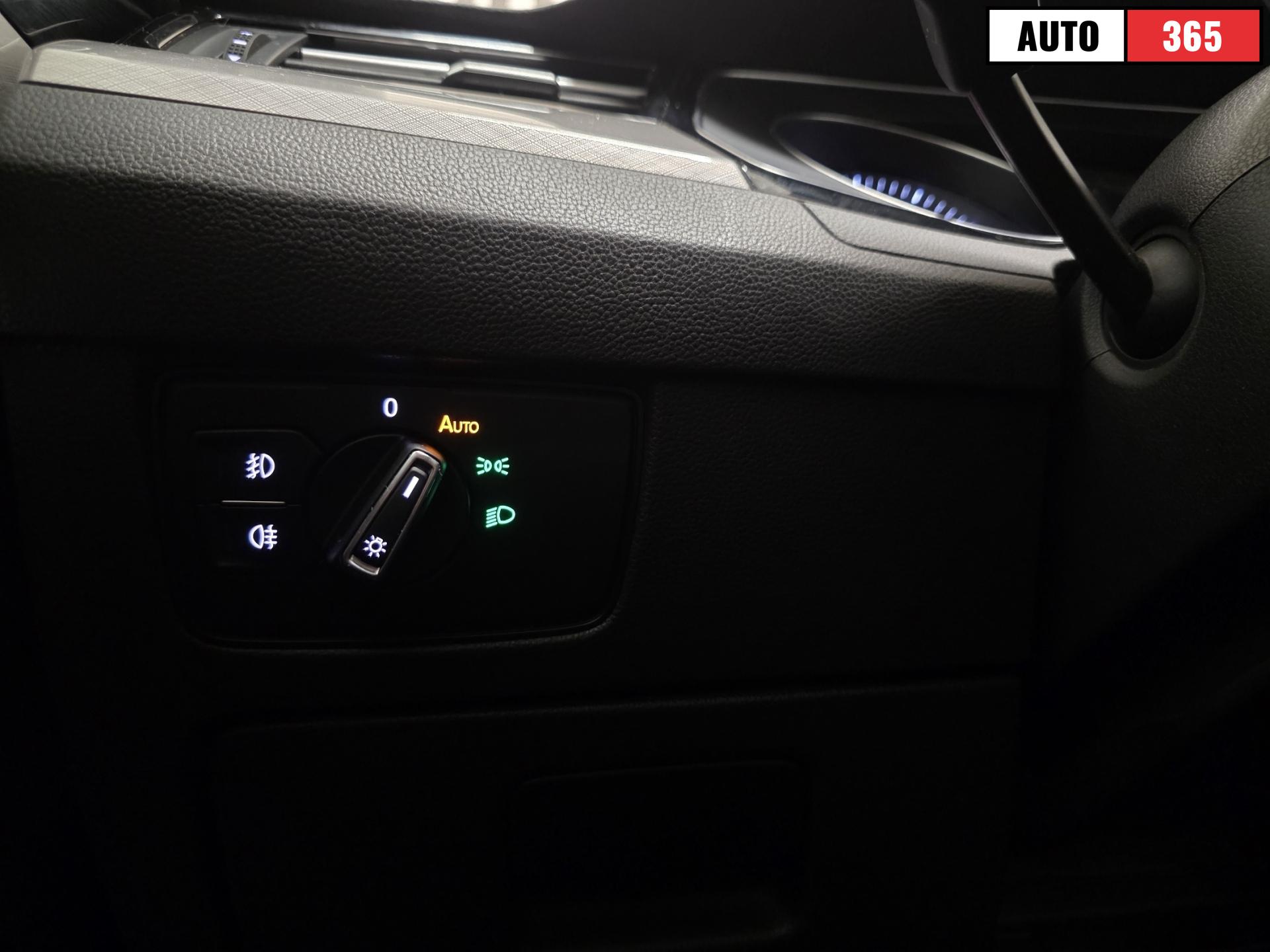 Volkswagen Passat - Image 25