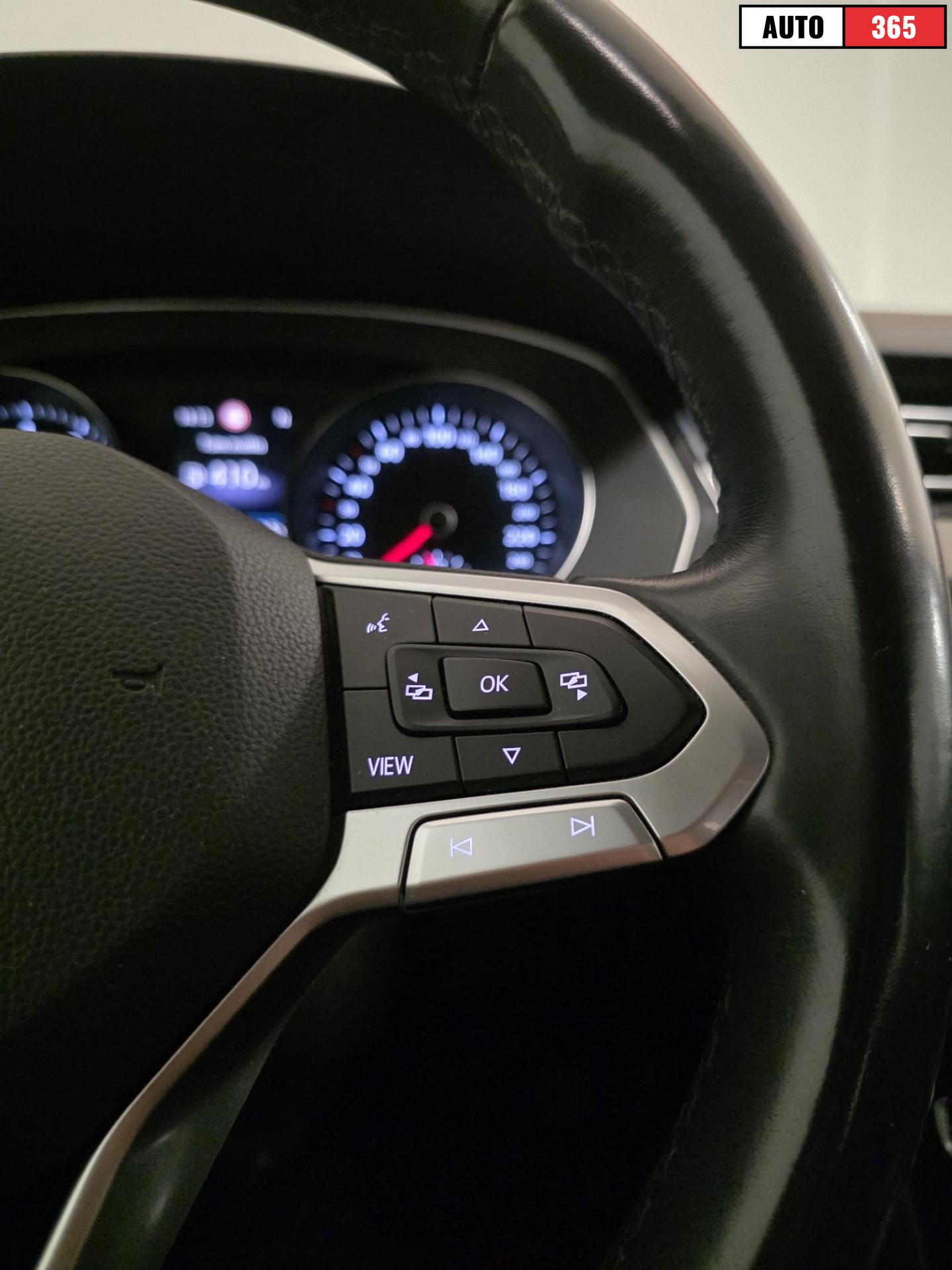 Volkswagen Passat - Image 15