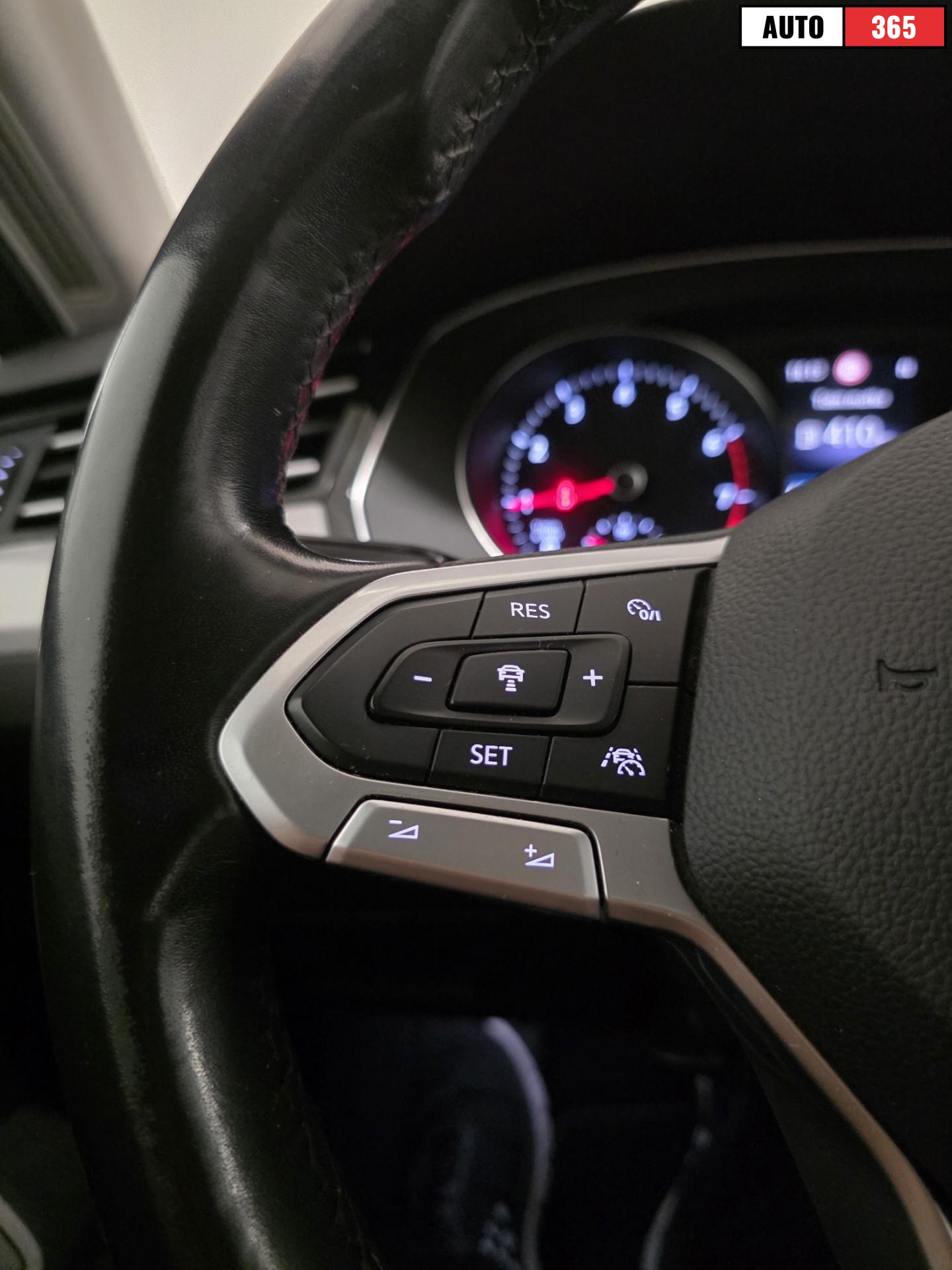 Volkswagen Passat - Image 14