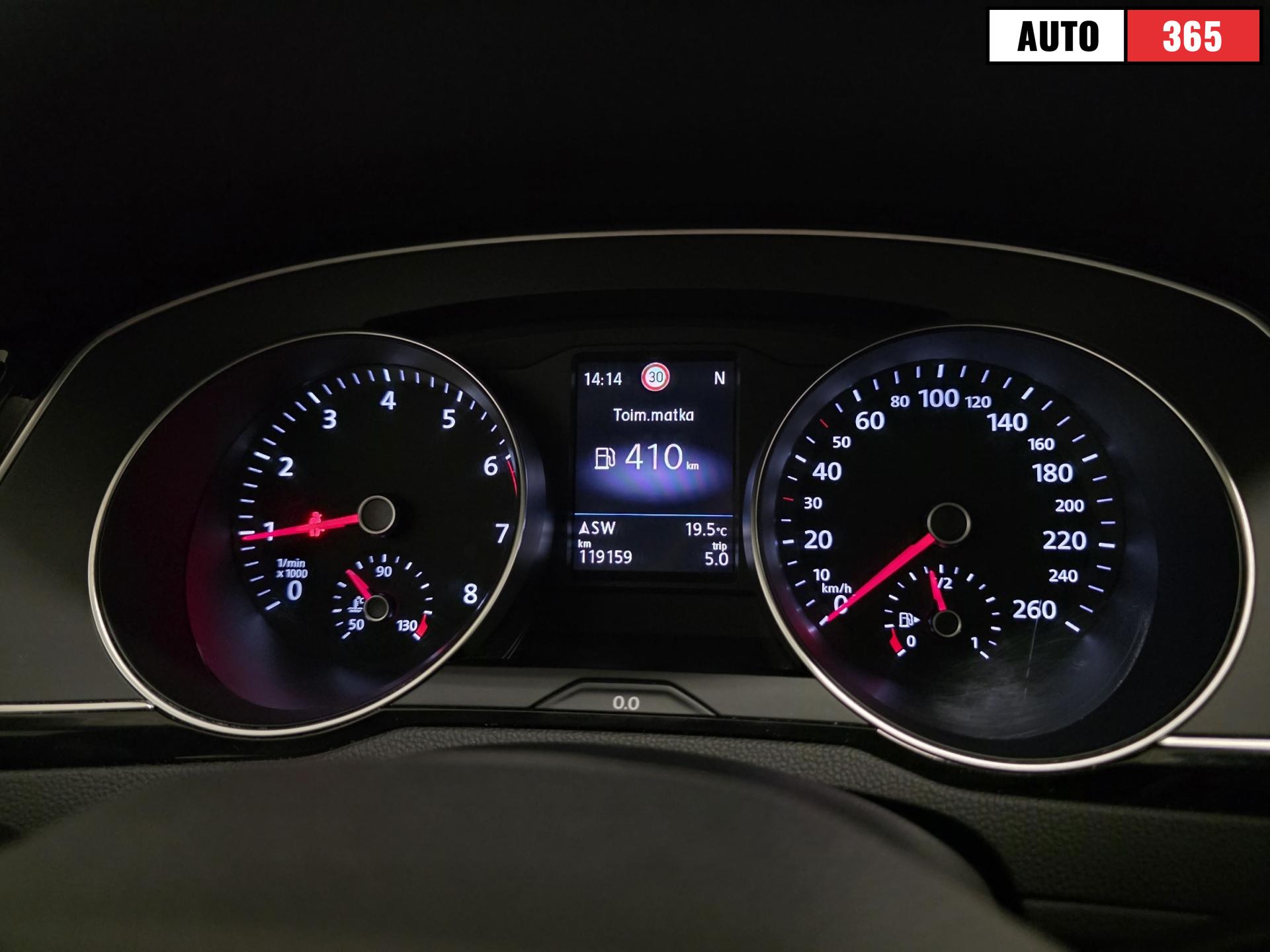 Volkswagen Passat - Image 13