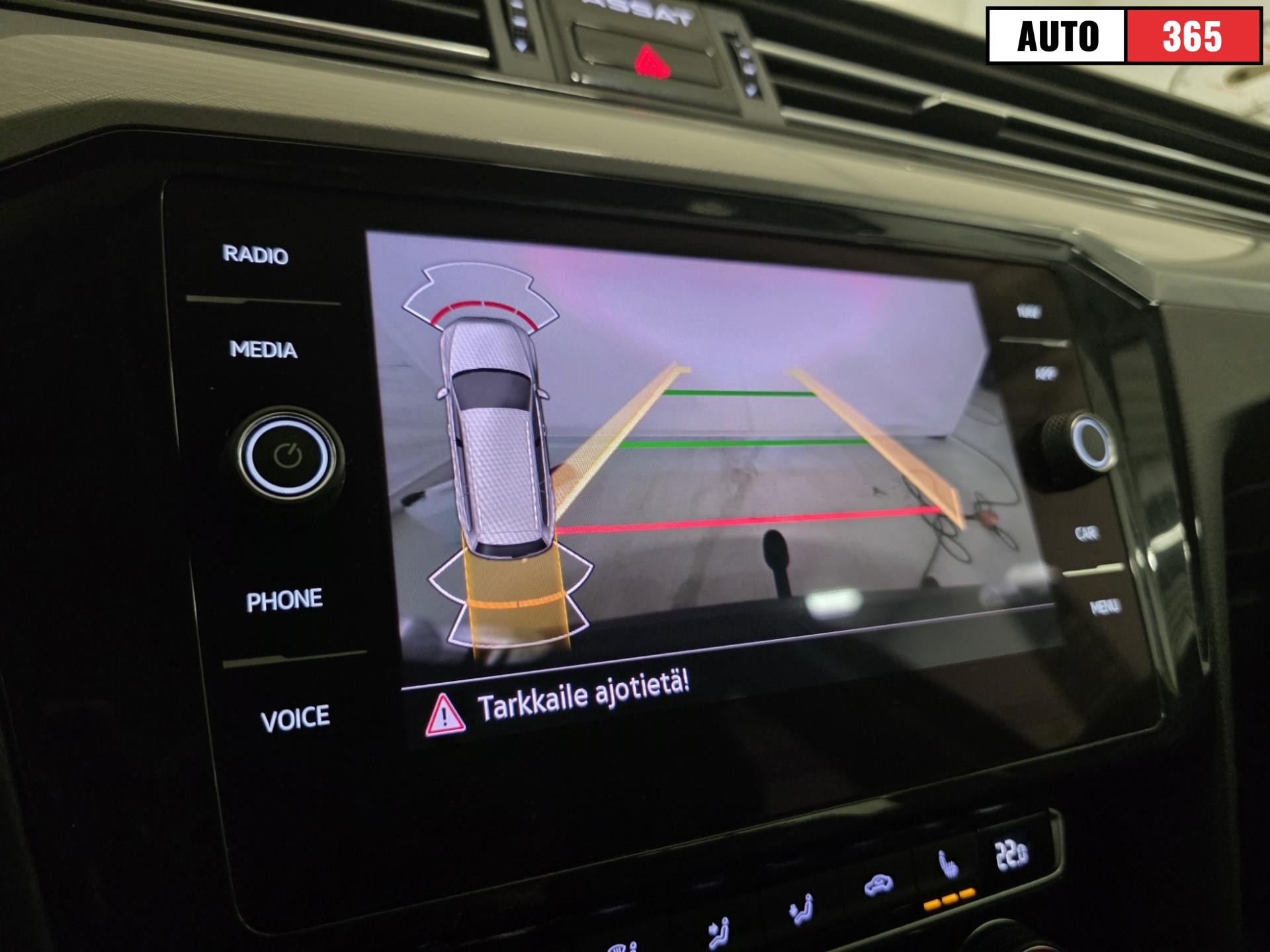 Volkswagen Passat - Image 19