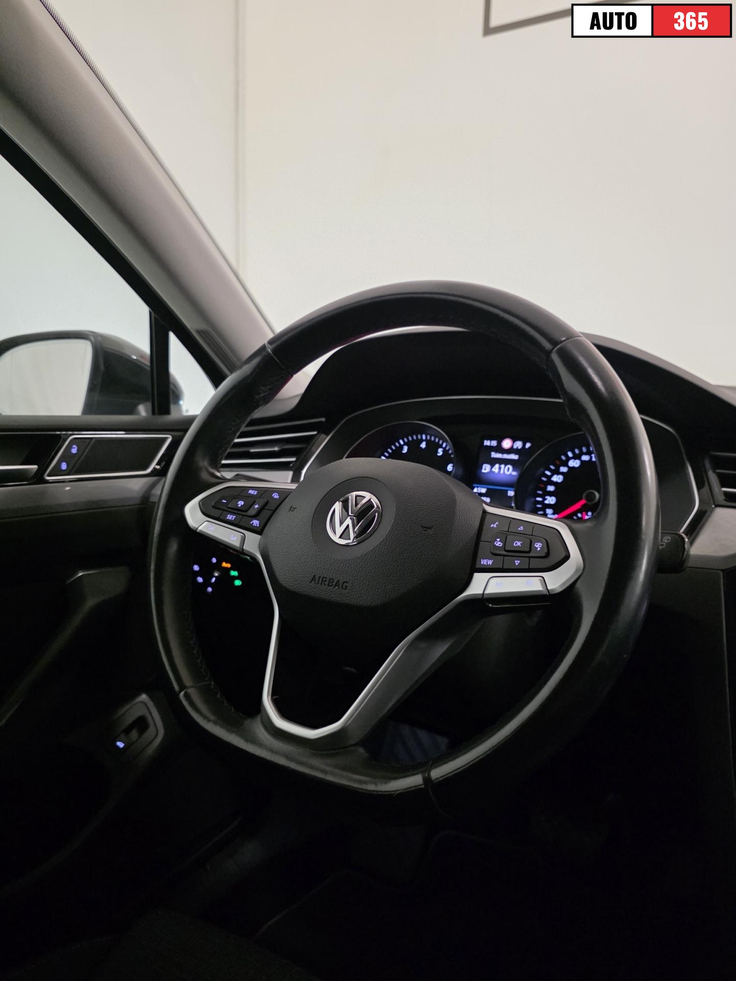 Volkswagen Passat - Image 12