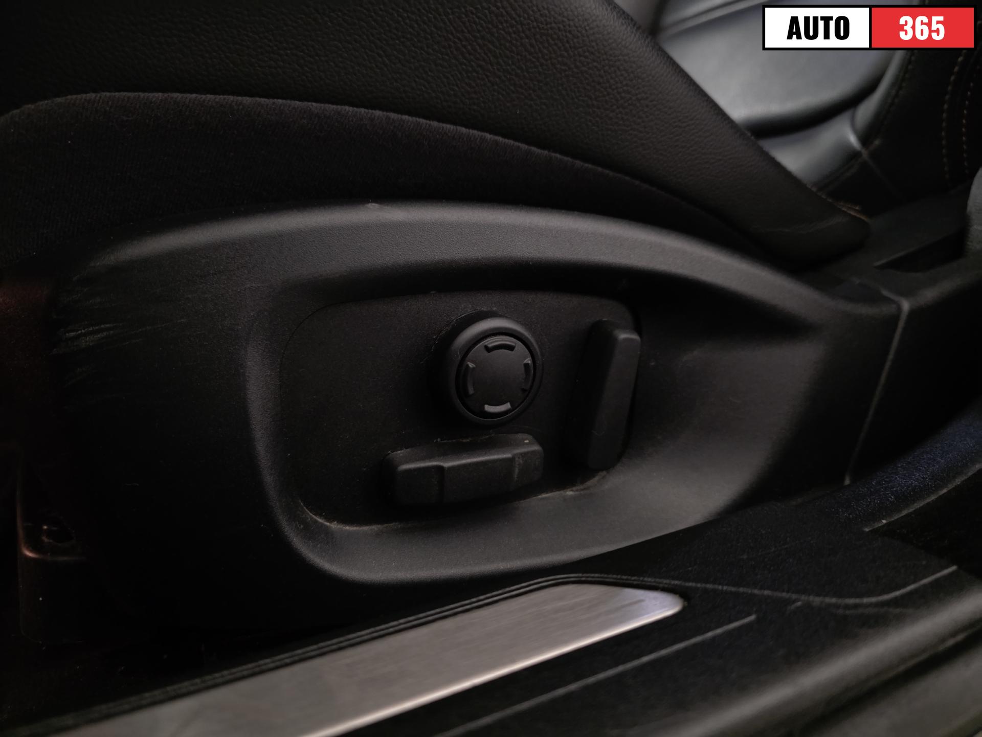 Jaguar XE - Image 13