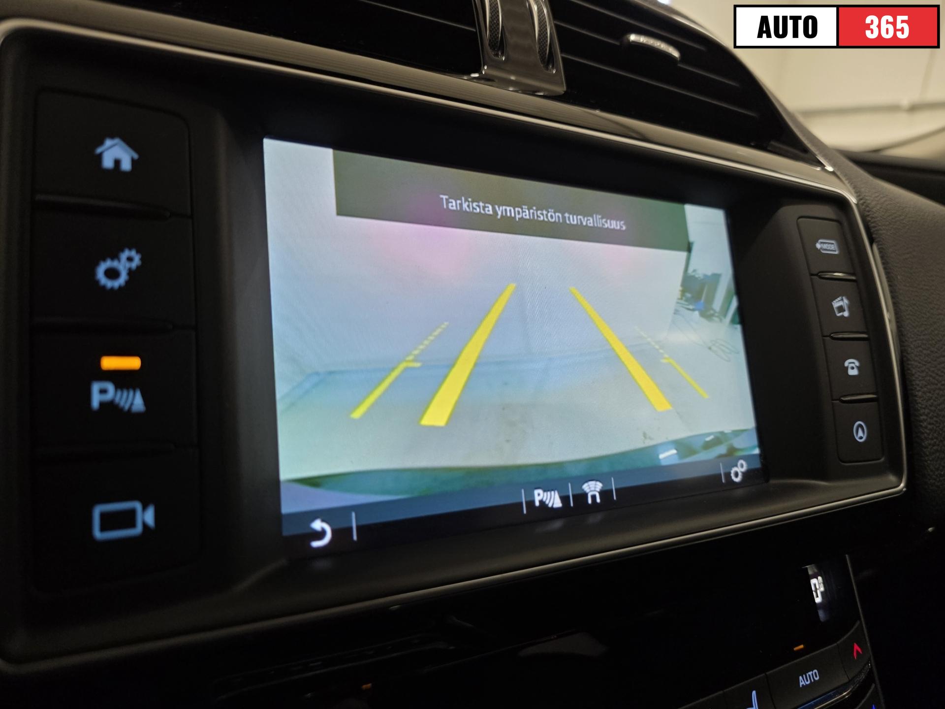 Jaguar XE - Image 11