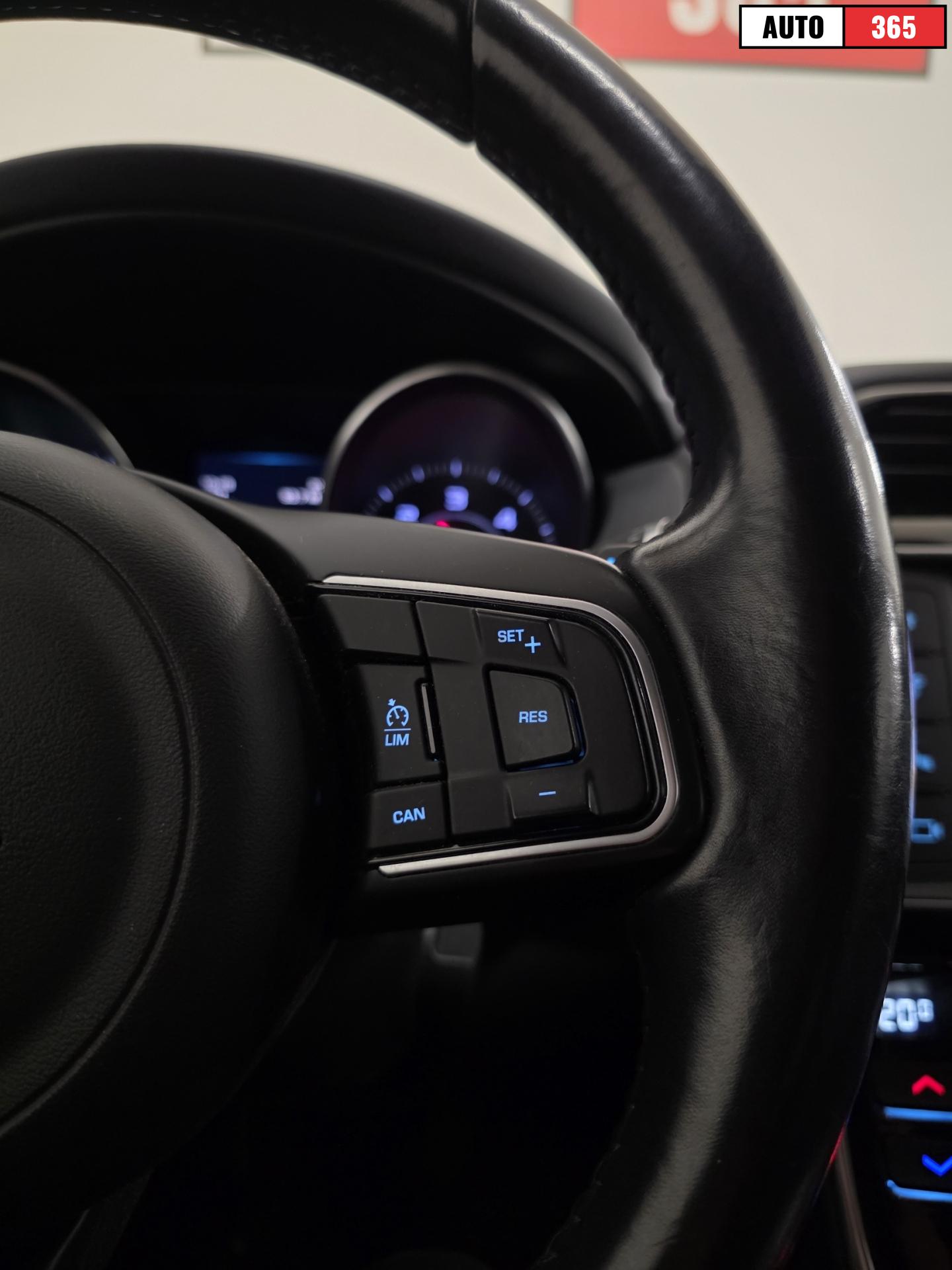 Jaguar XE - Image 24