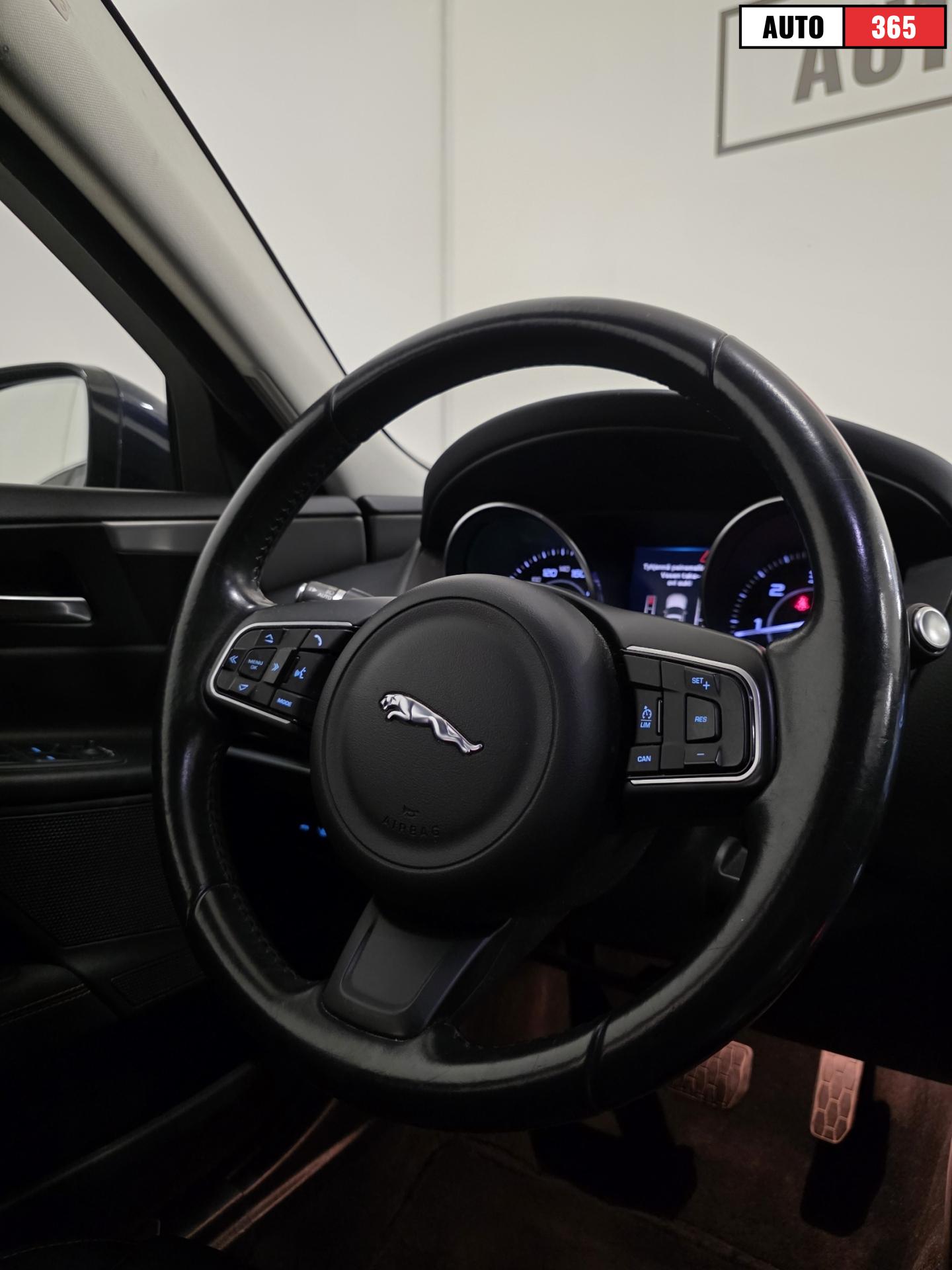 Jaguar XE - Image 21