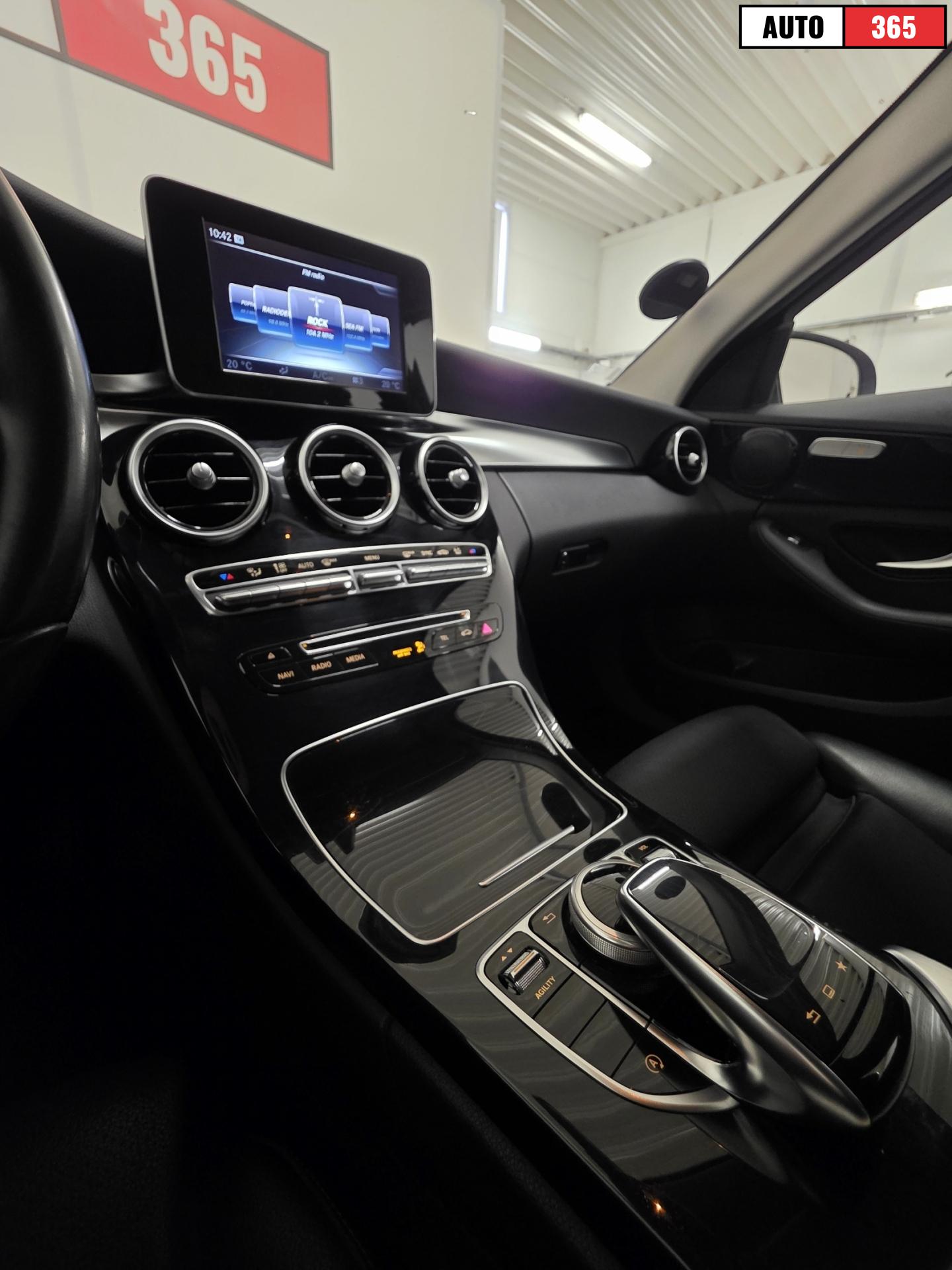 Mercedes-Benz C - Image 16