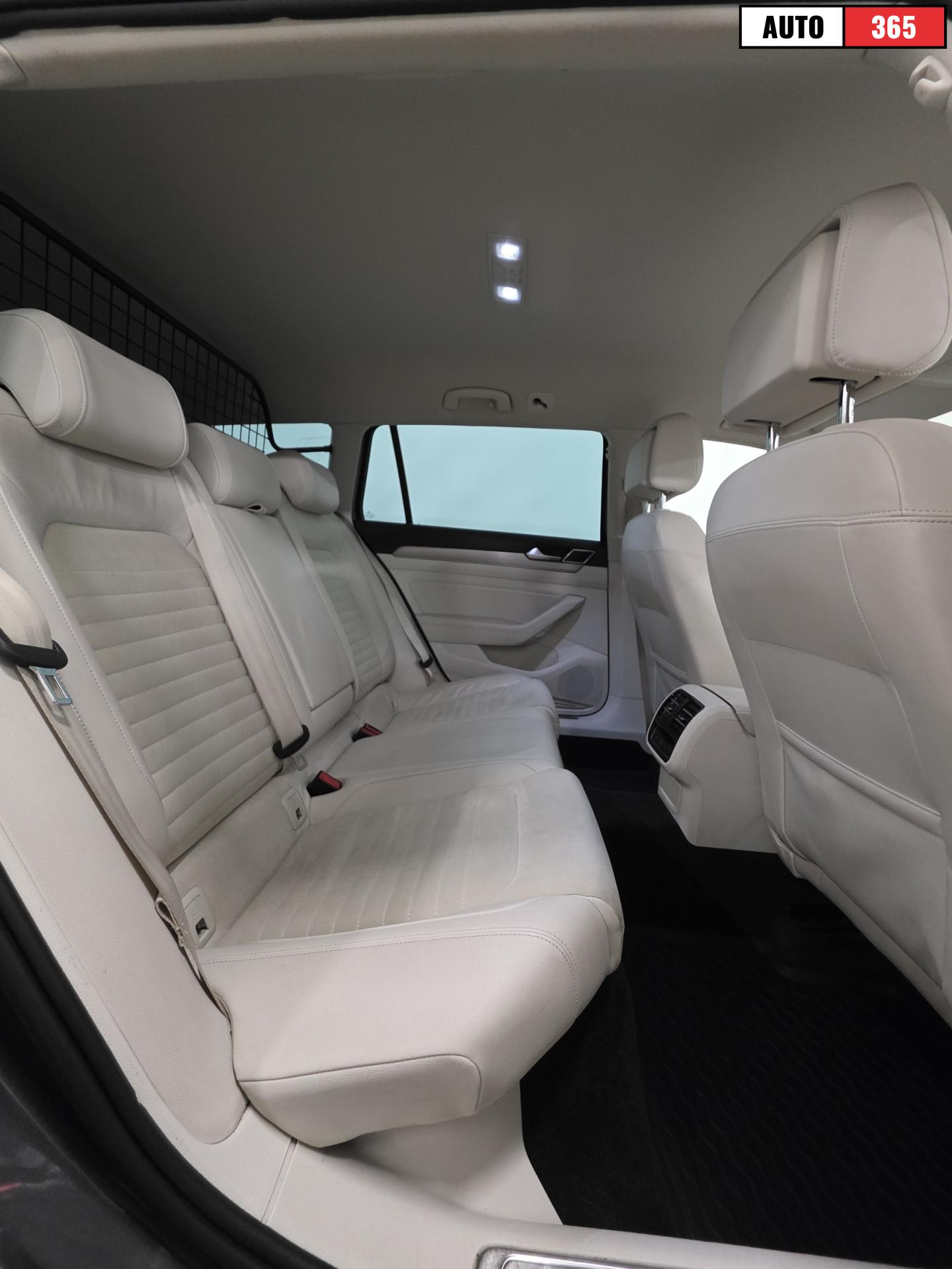 Volkswagen Passat - Image 8