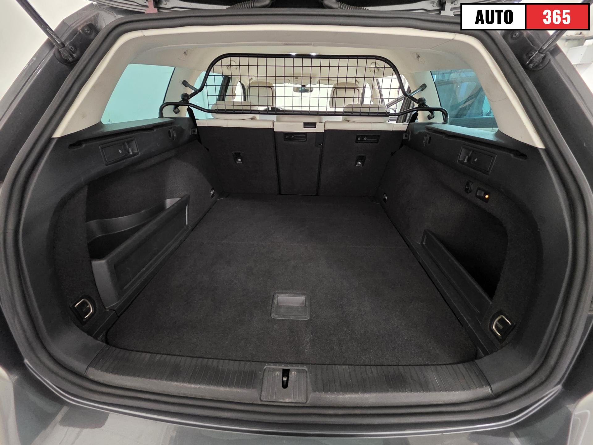 Volkswagen Passat - Image 10