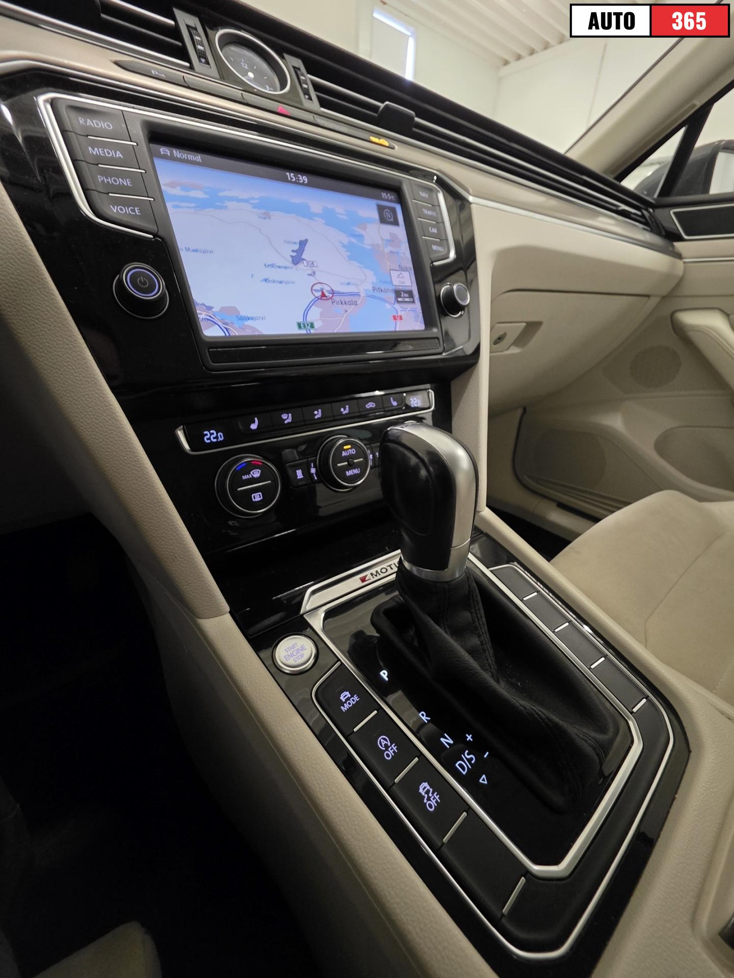 Volkswagen Passat - Image 17