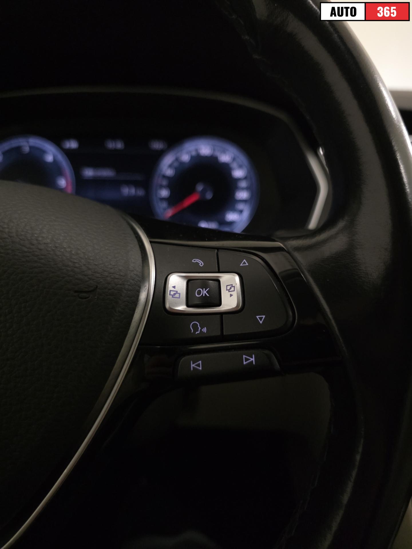 Volkswagen Passat - Image 14