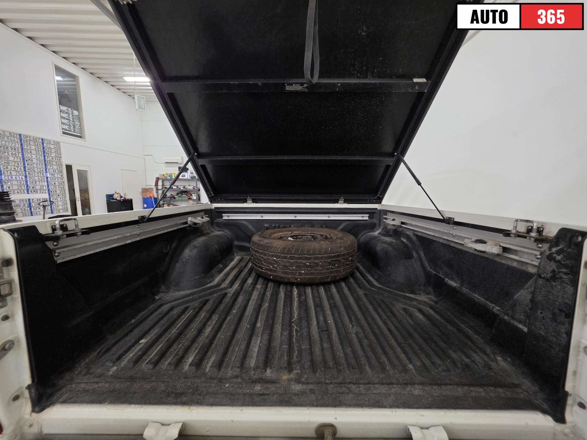 Nissan Navara - Image 10