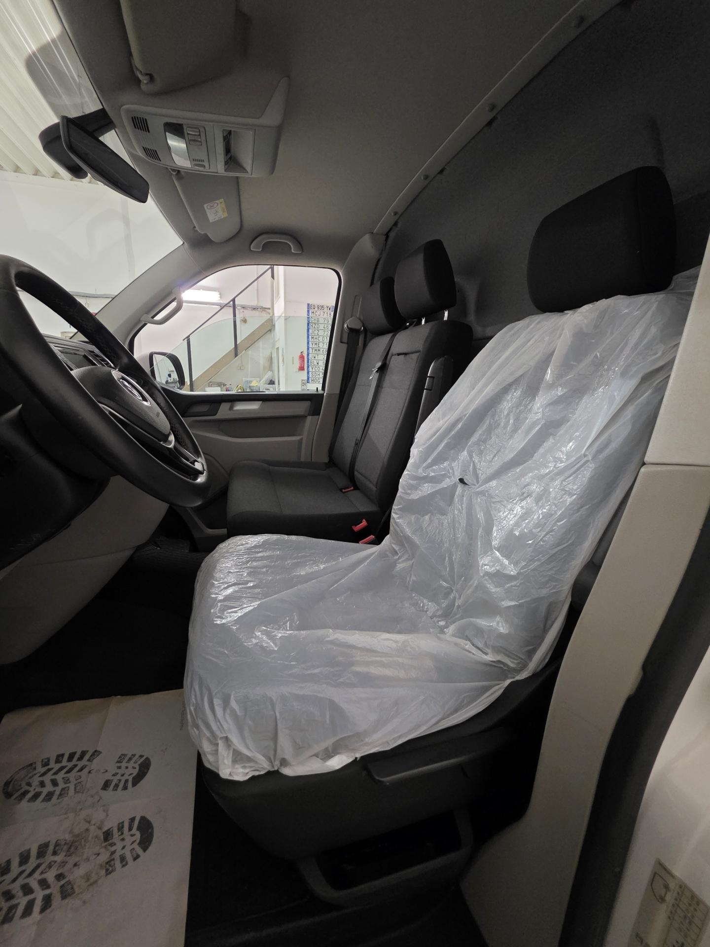 Volkswagen Transporter - Image 5