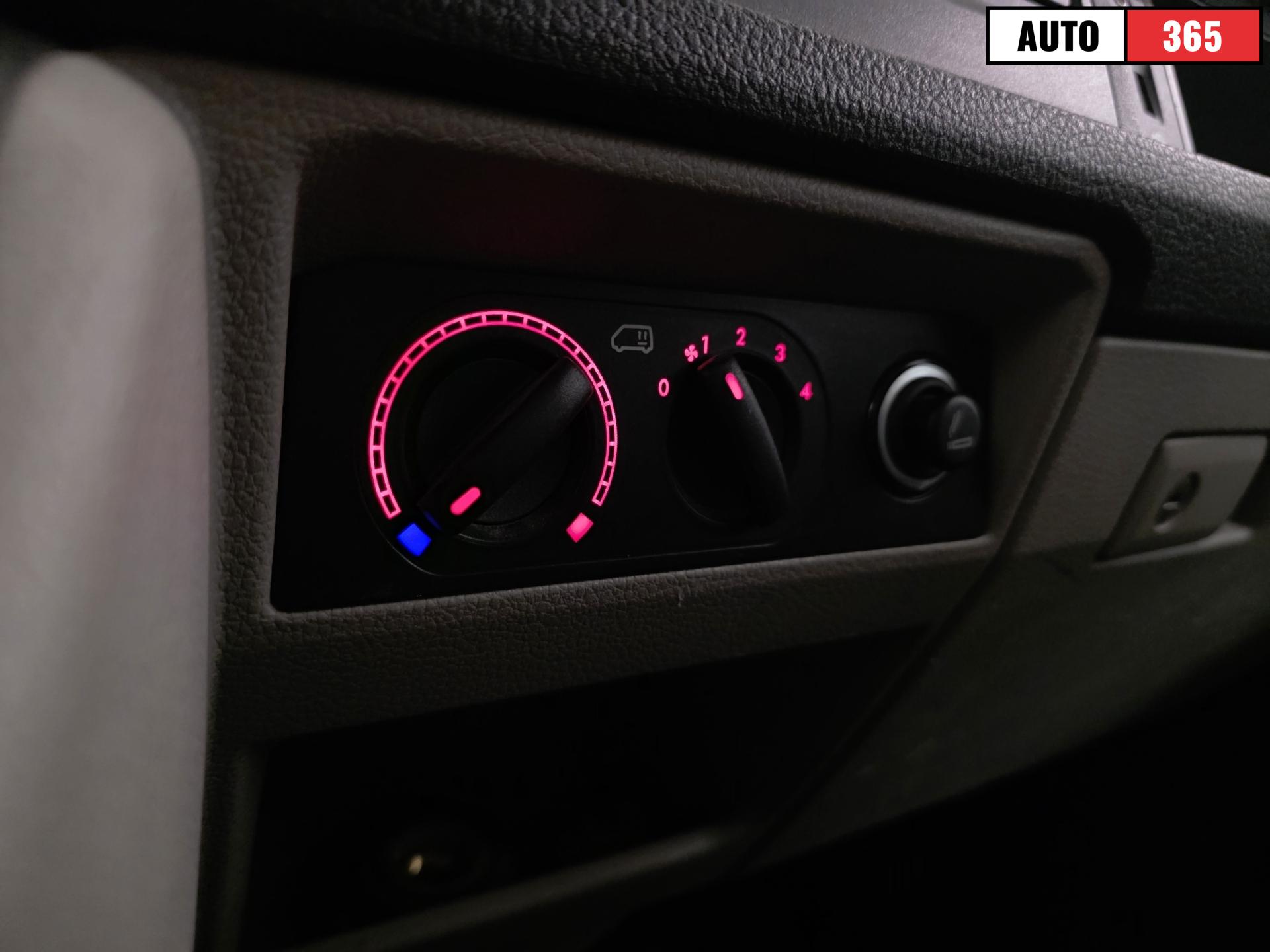 Volkswagen Transporter - Image 13