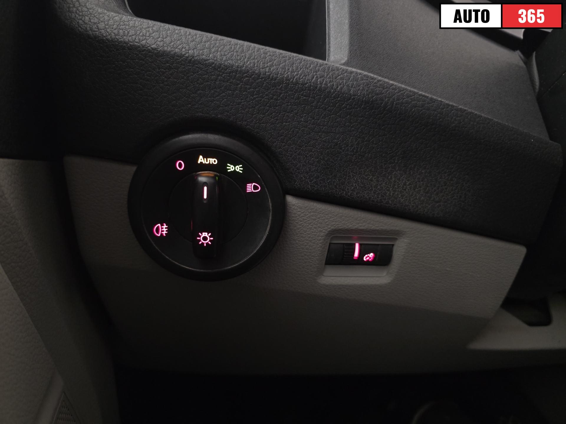 Volkswagen Transporter - Image 19