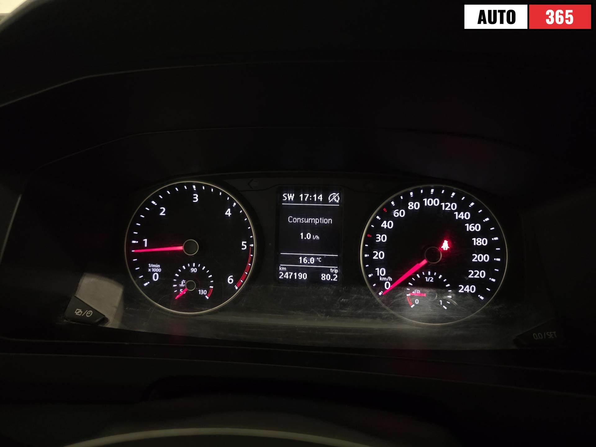 Volkswagen Transporter - Image 8