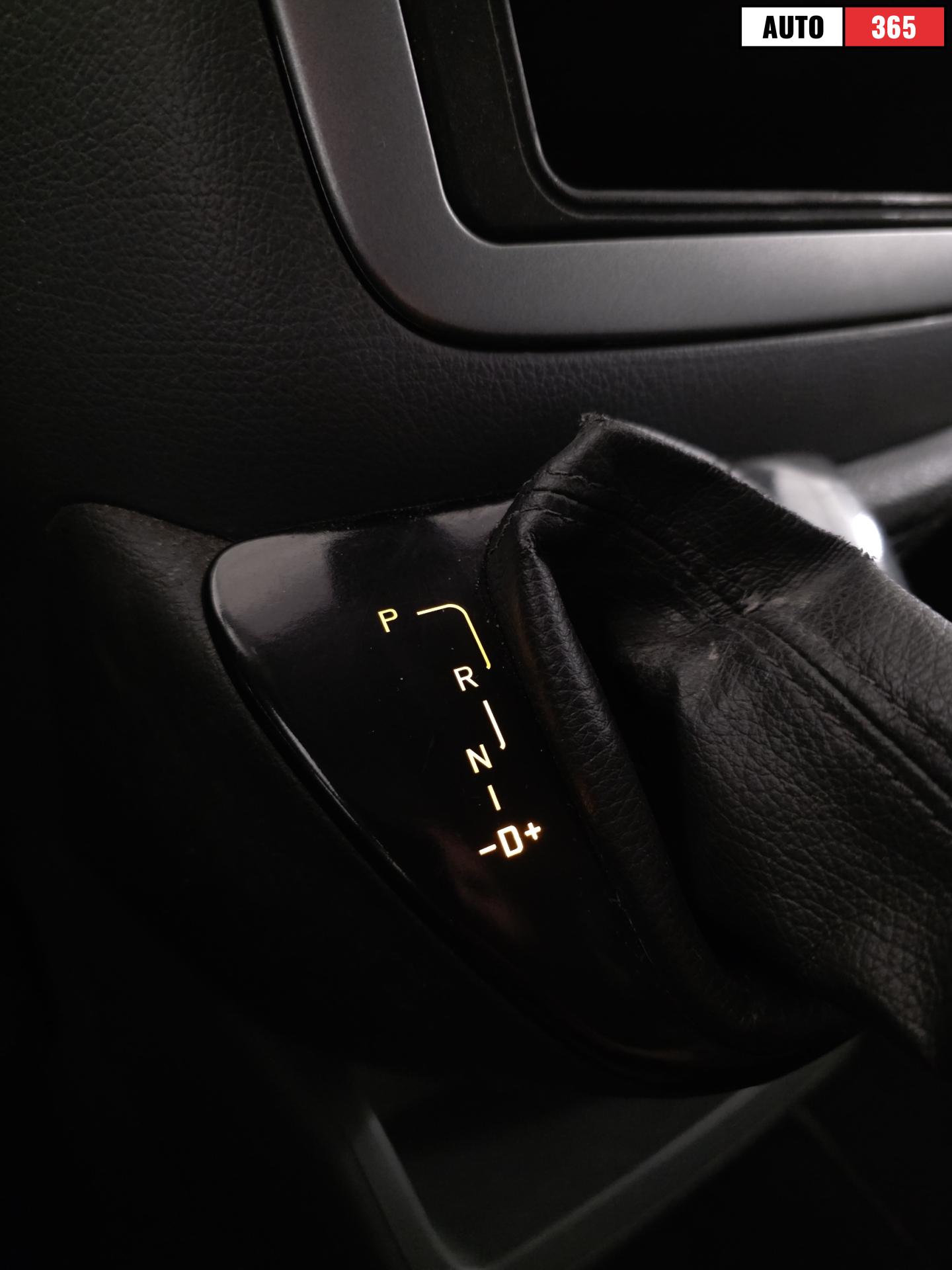 Mercedes-Benz Viano - Image 15