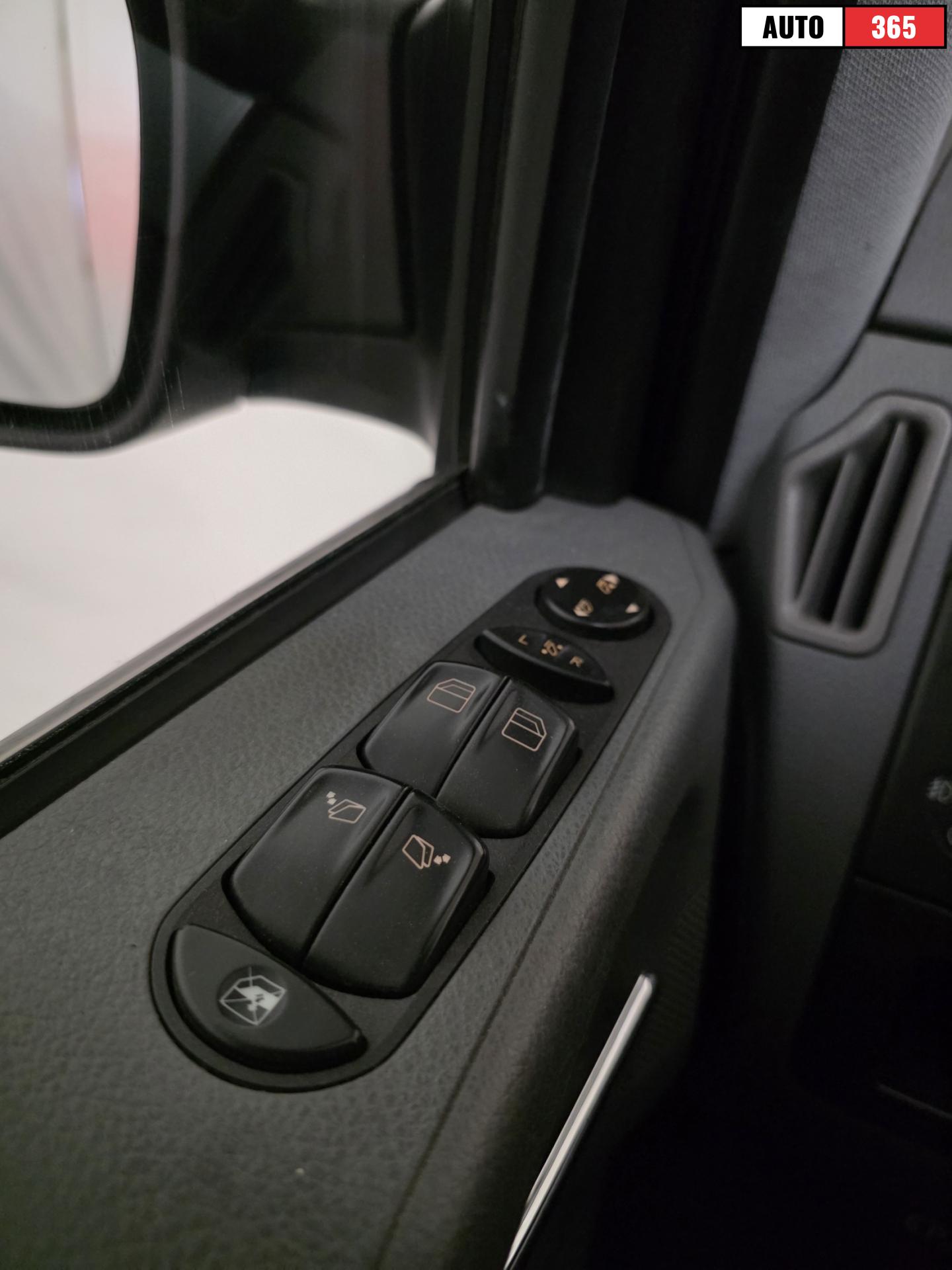 Mercedes-Benz Viano - Image 19