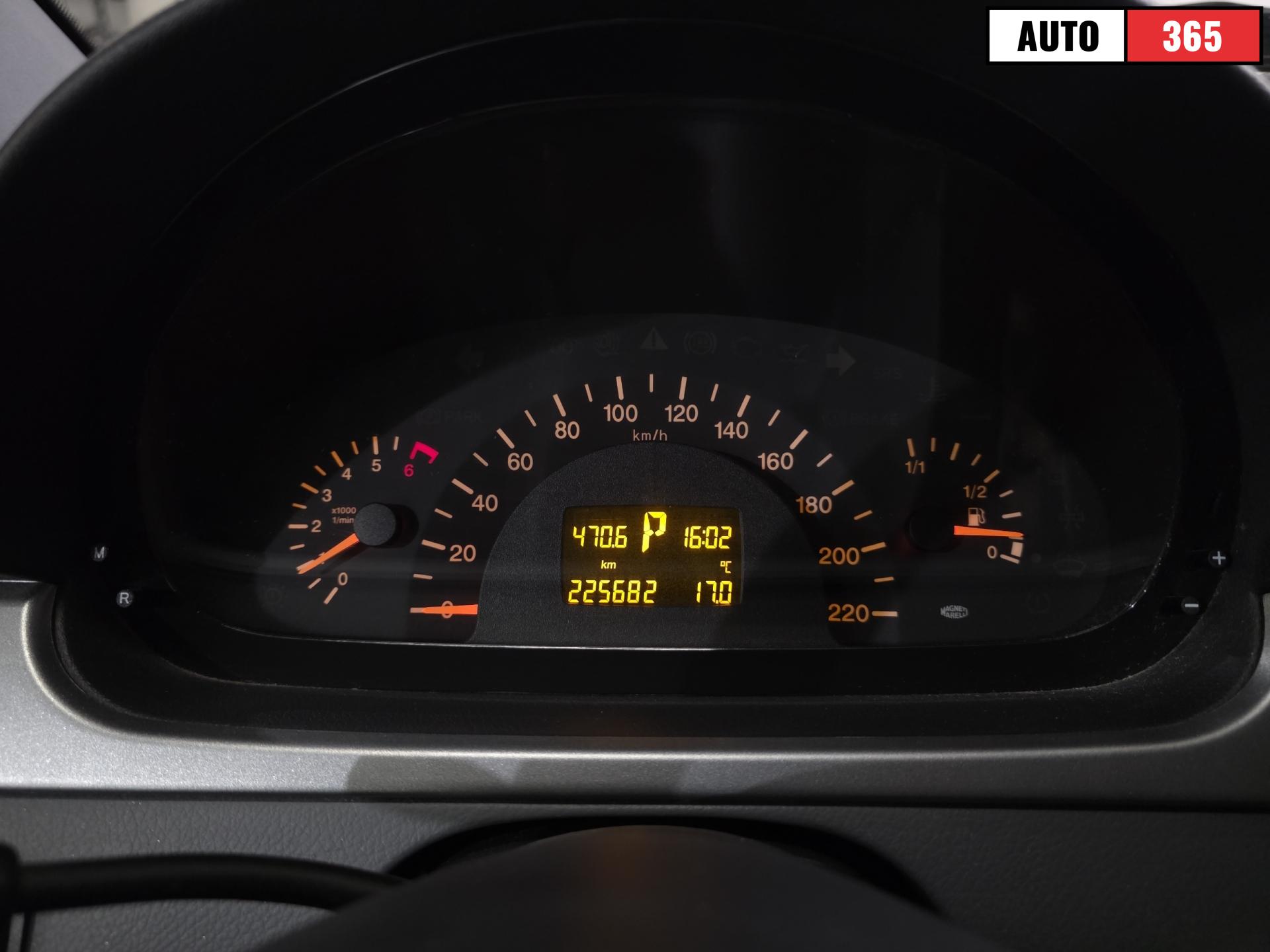 Mercedes-Benz Viano - Image 13