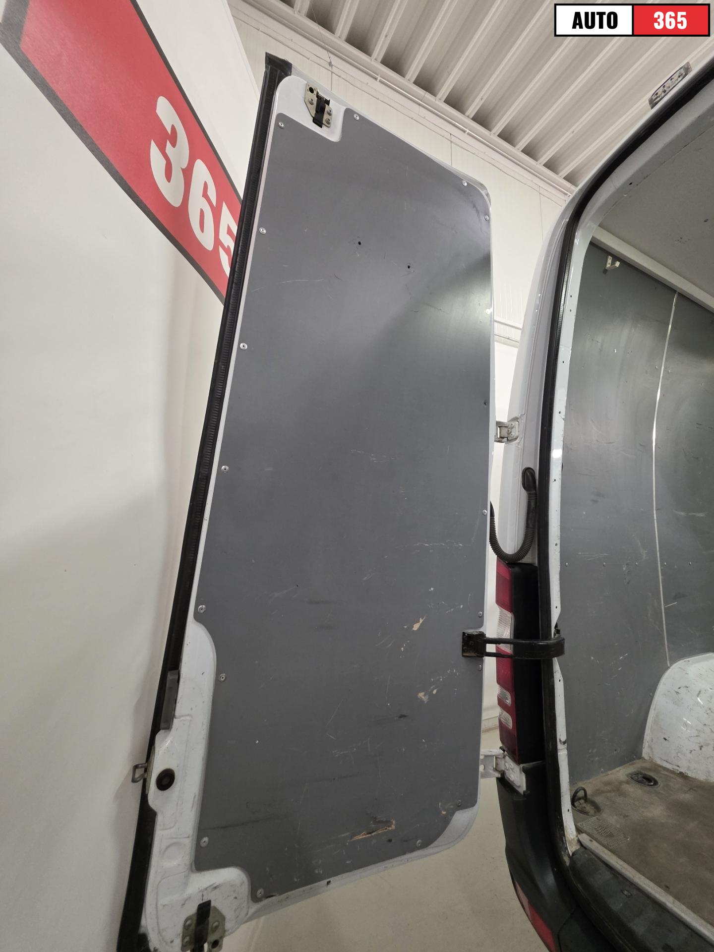 Mercedes-Benz Sprinter - Image 9