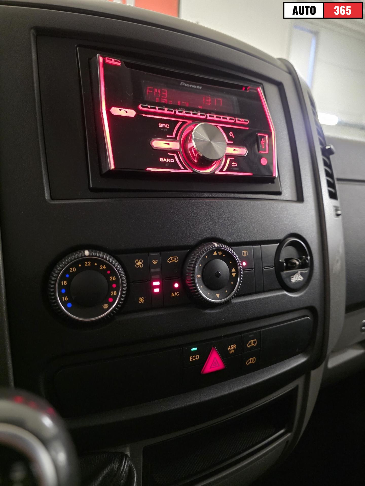 Mercedes-Benz Sprinter - Image 15