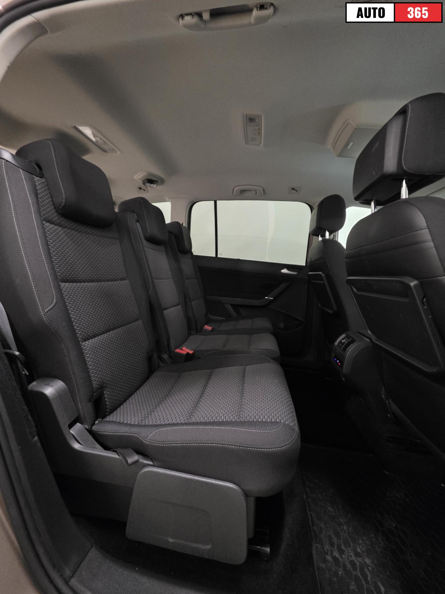 Volkswagen Touran - Image 8