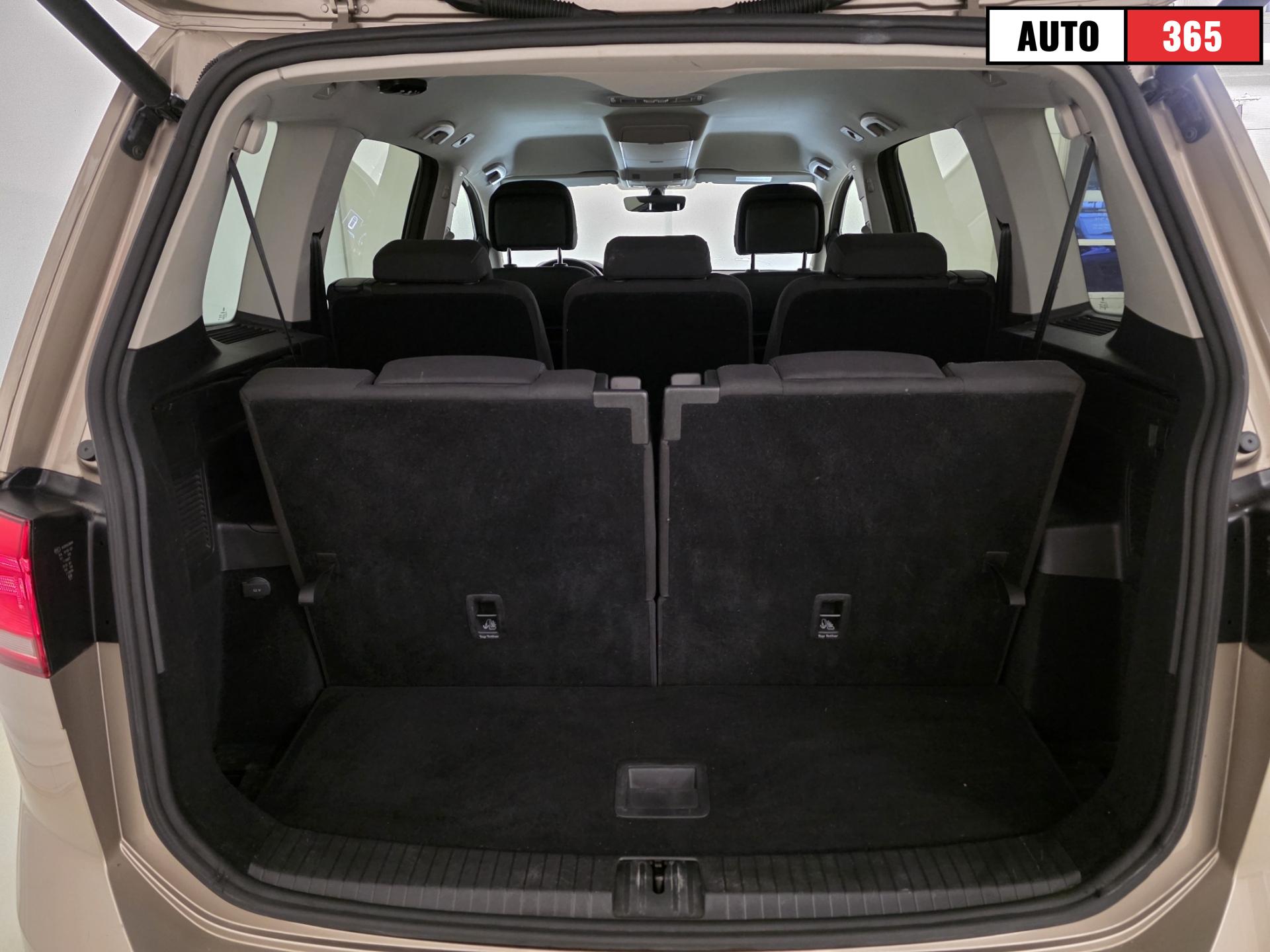 Volkswagen Touran - Image 11