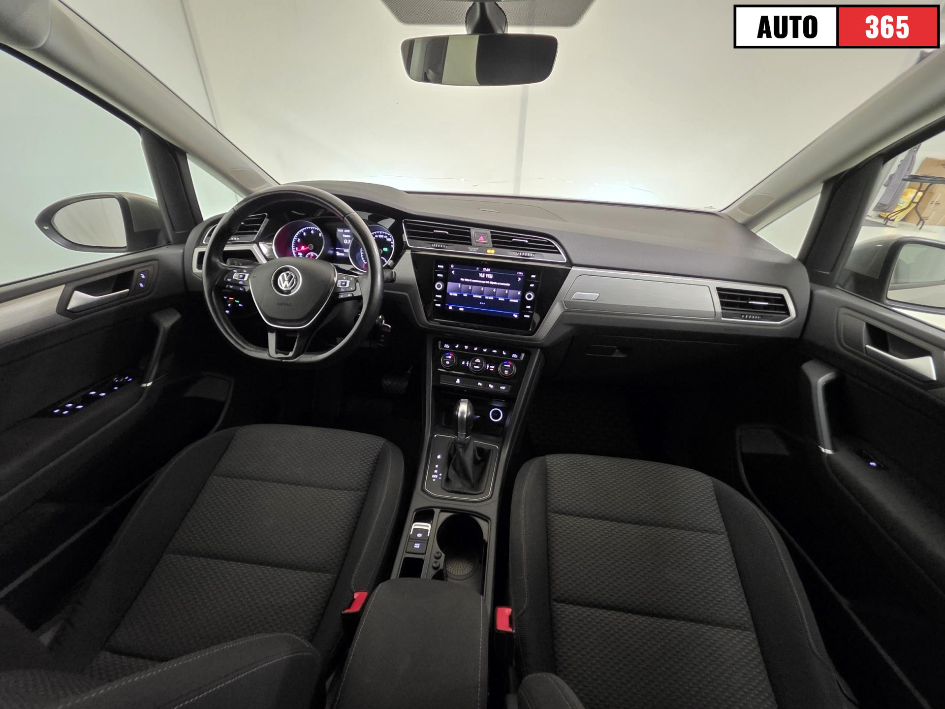 Volkswagen Touran - Image 6