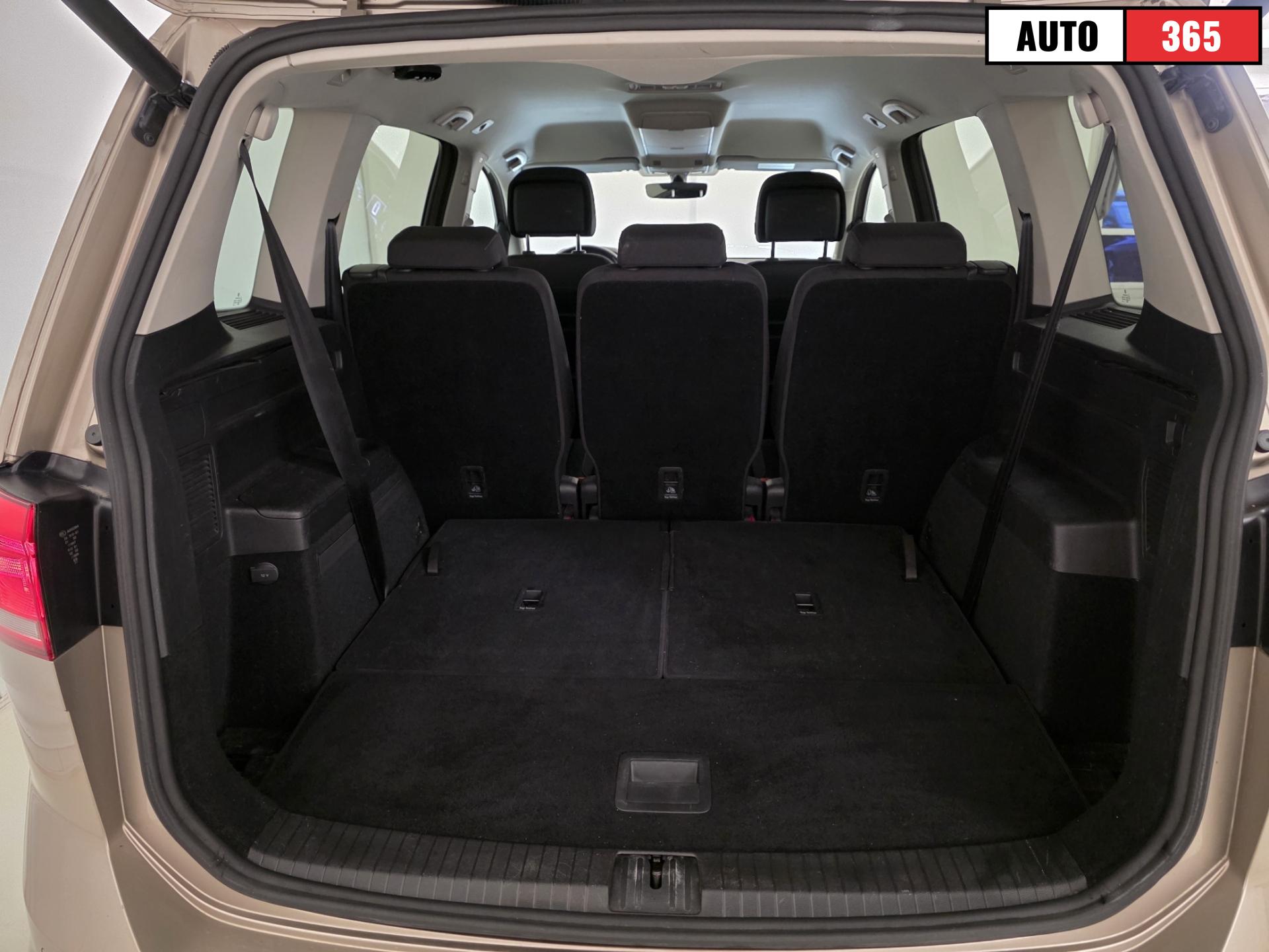 Volkswagen Touran - Image 10