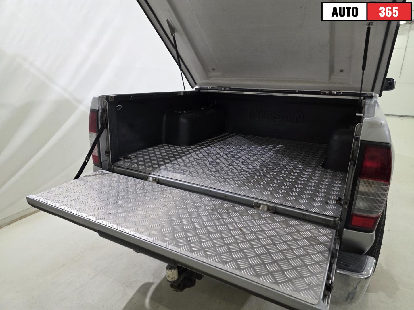 Nissan Navara - Image 5