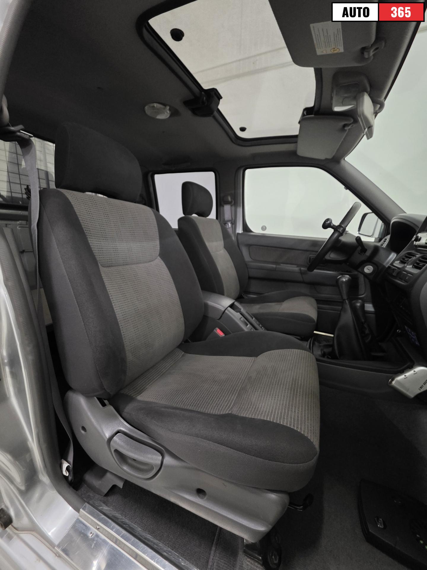 Nissan Navara - Image 13