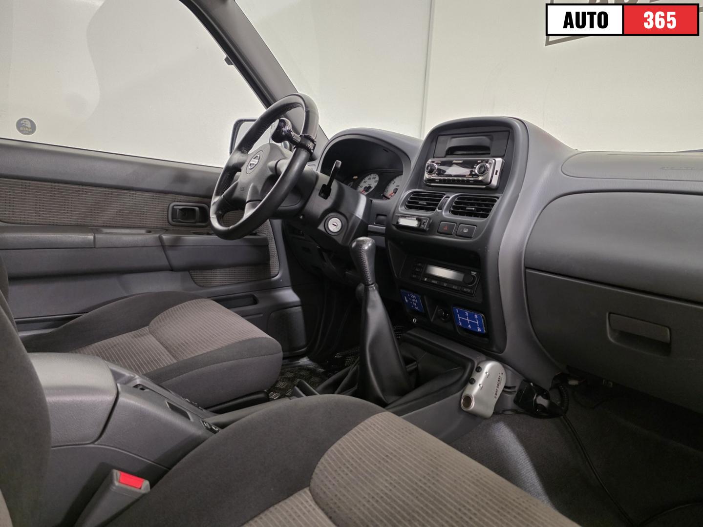 Nissan Navara - Image 12